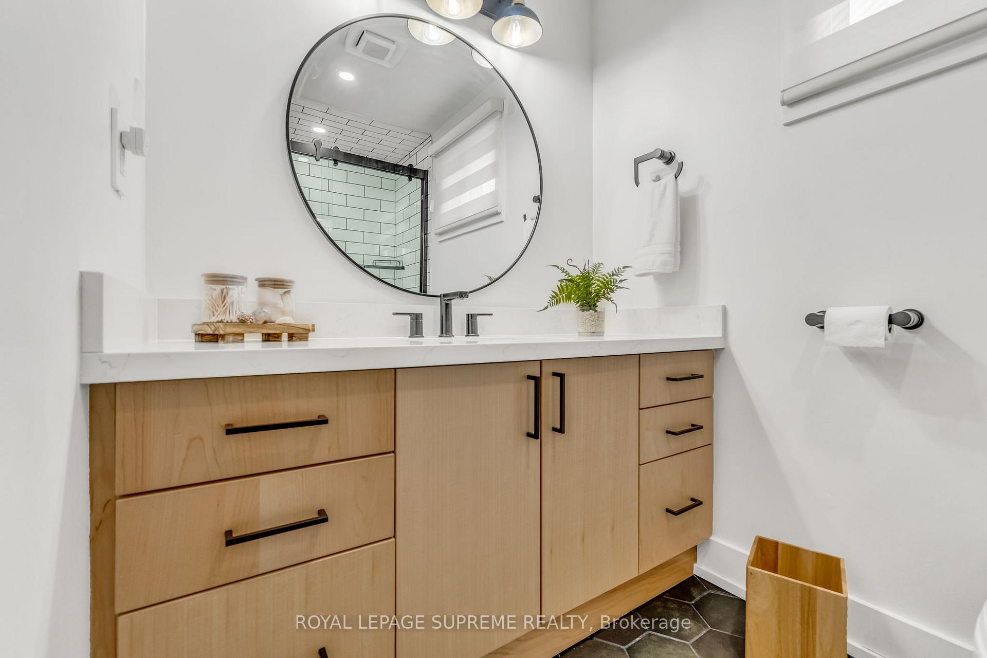 Photo 20 of 27 Connelly Drive, Kitchener — HOMEH