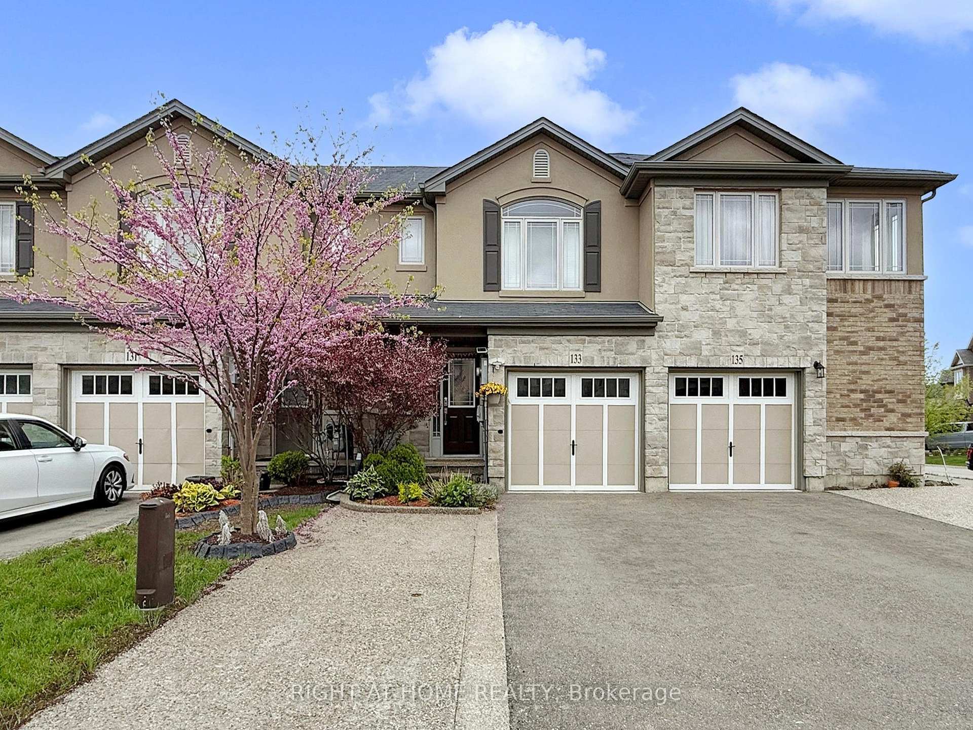 Photo 1 of 133 Westbank Trail, Hamilton, Stoney Creek — HOMEH