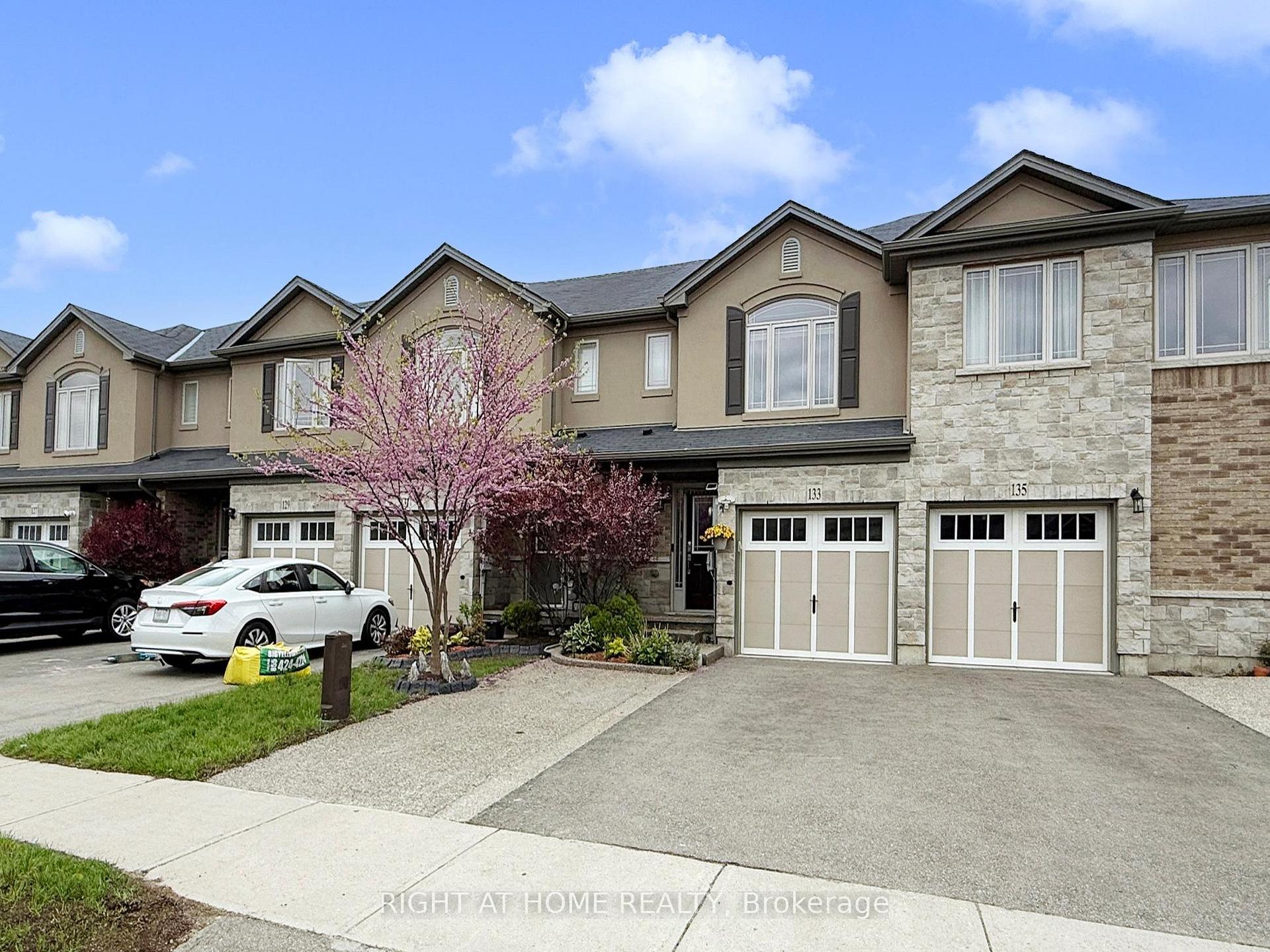 Photo 2 of 133 Westbank Trail, Hamilton, Stoney Creek — HOMEH