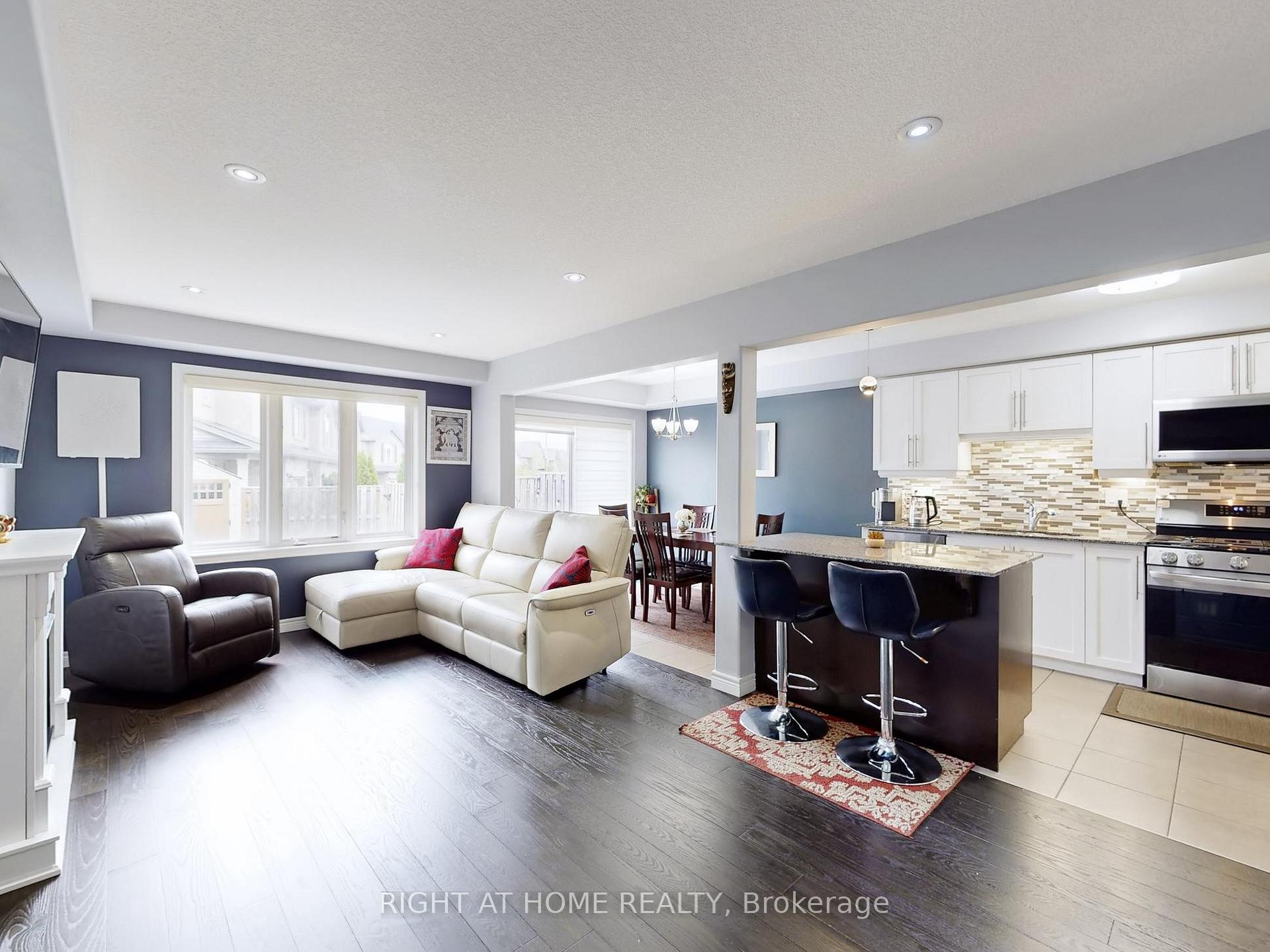 Photo 4 of 133 Westbank Trail, Hamilton, Stoney Creek — HOMEH
