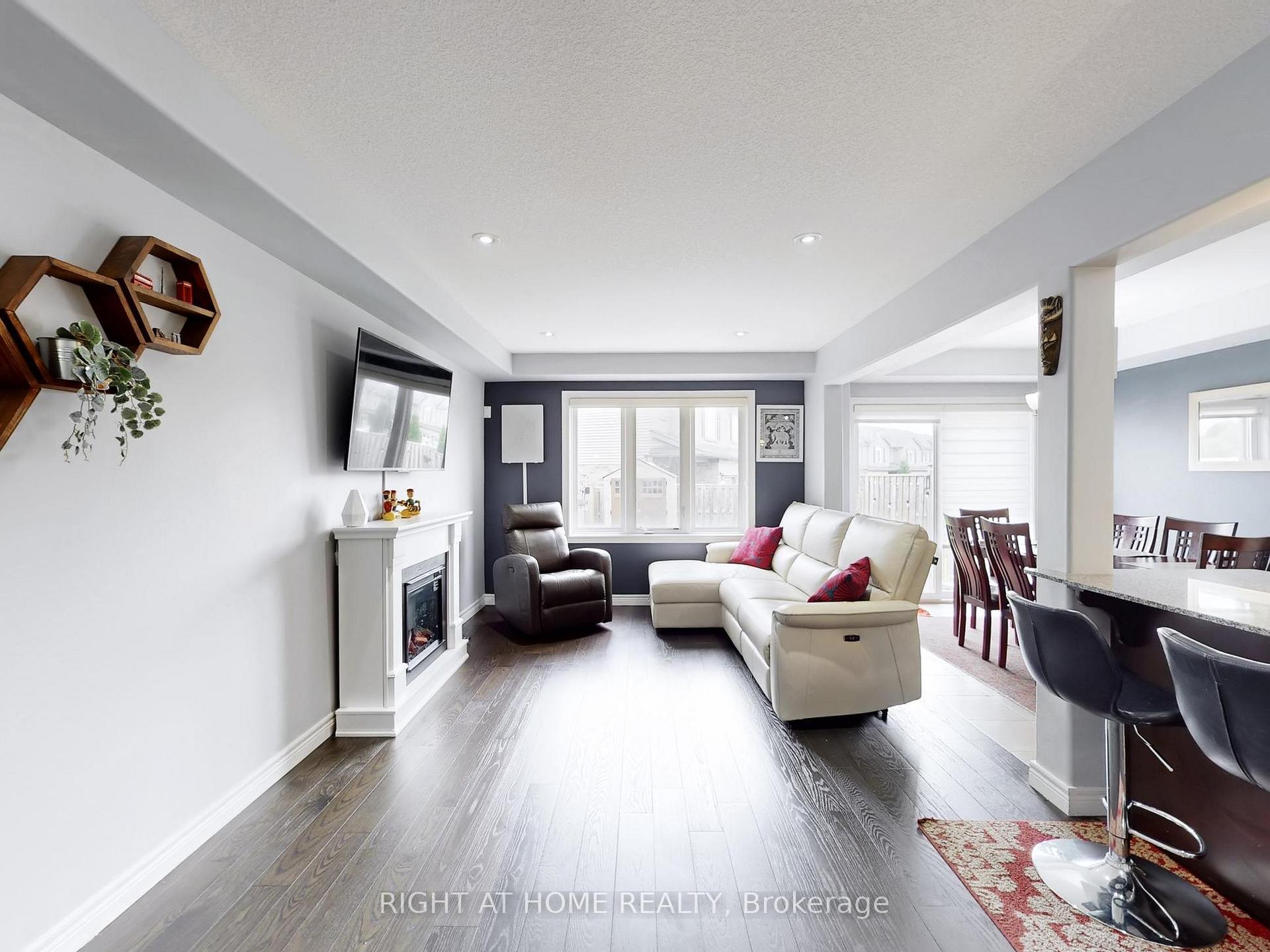 Photo 5 of 133 Westbank Trail, Hamilton, Stoney Creek — HOMEH