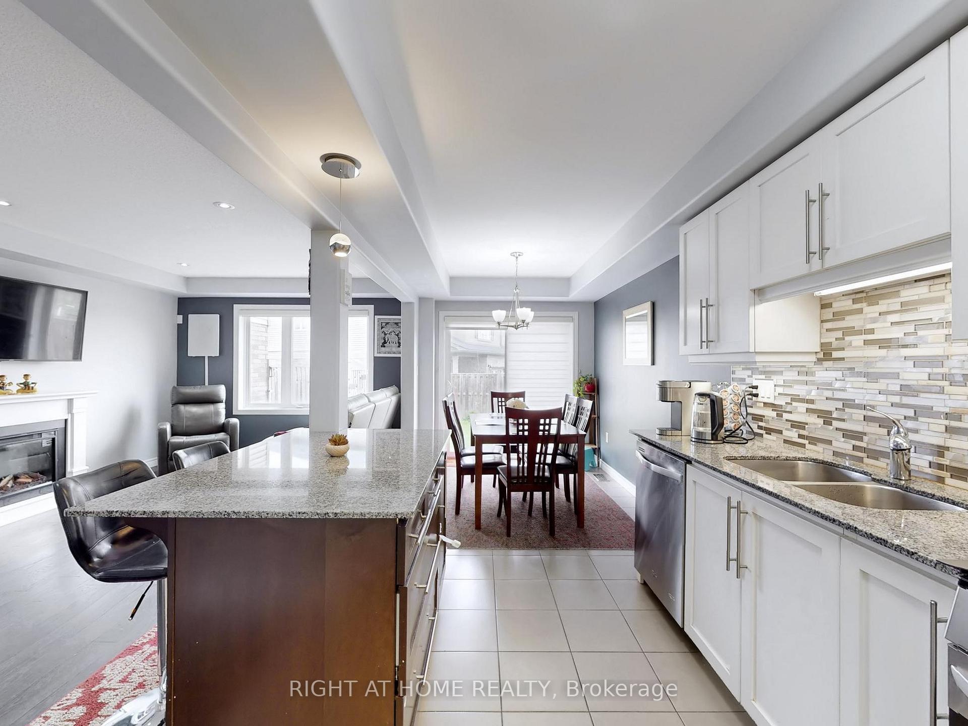 Photo 11 of 133 Westbank Trail, Hamilton, Stoney Creek — HOMEH