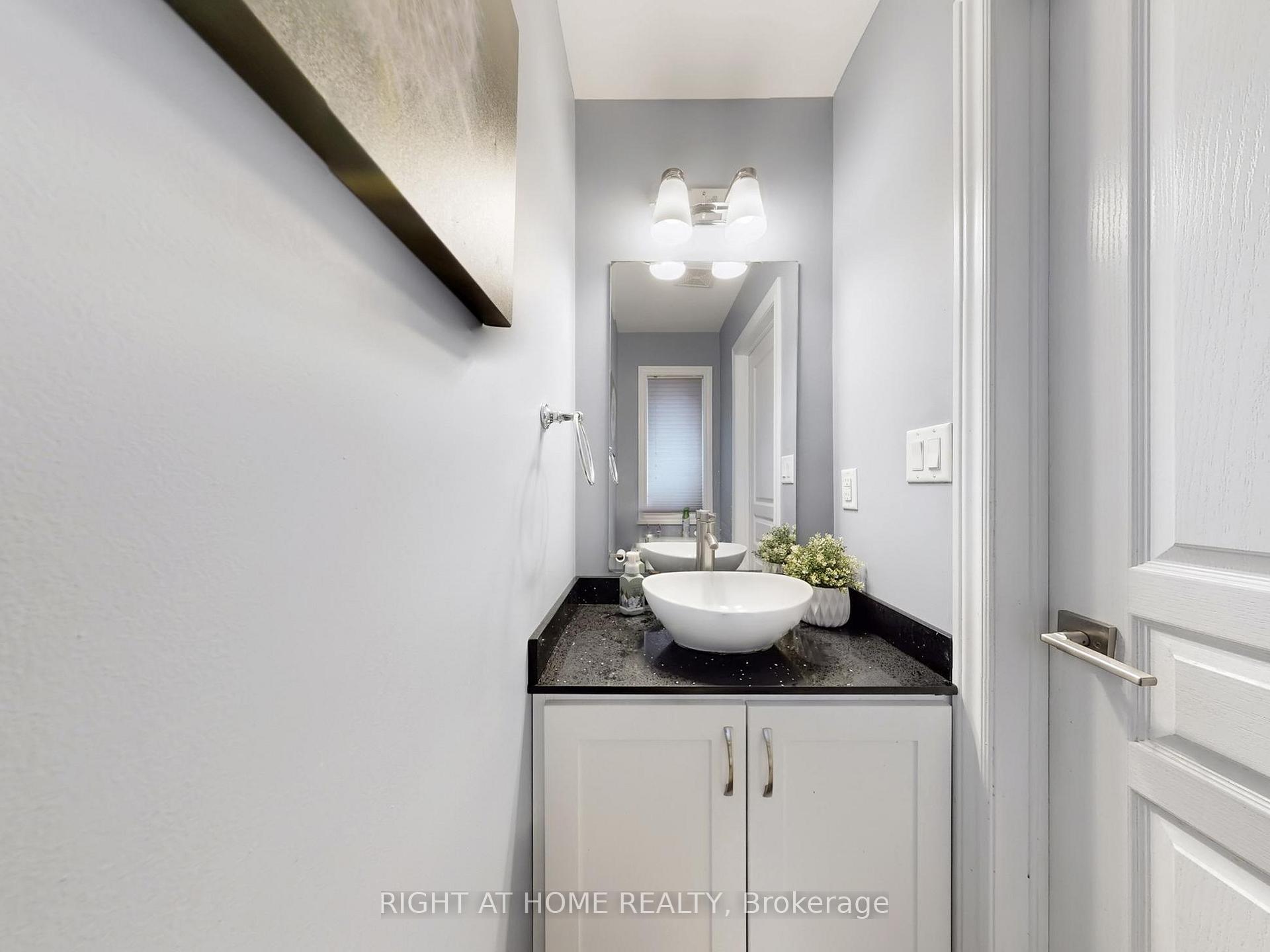 Photo 15 of 133 Westbank Trail, Hamilton, Stoney Creek — HOMEH