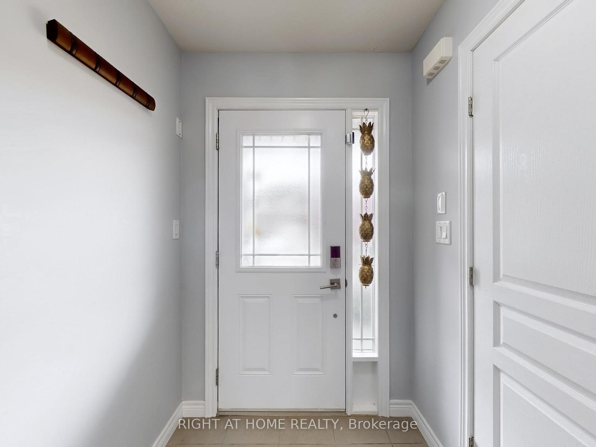 Photo 17 of 133 Westbank Trail, Hamilton, Stoney Creek — HOMEH
