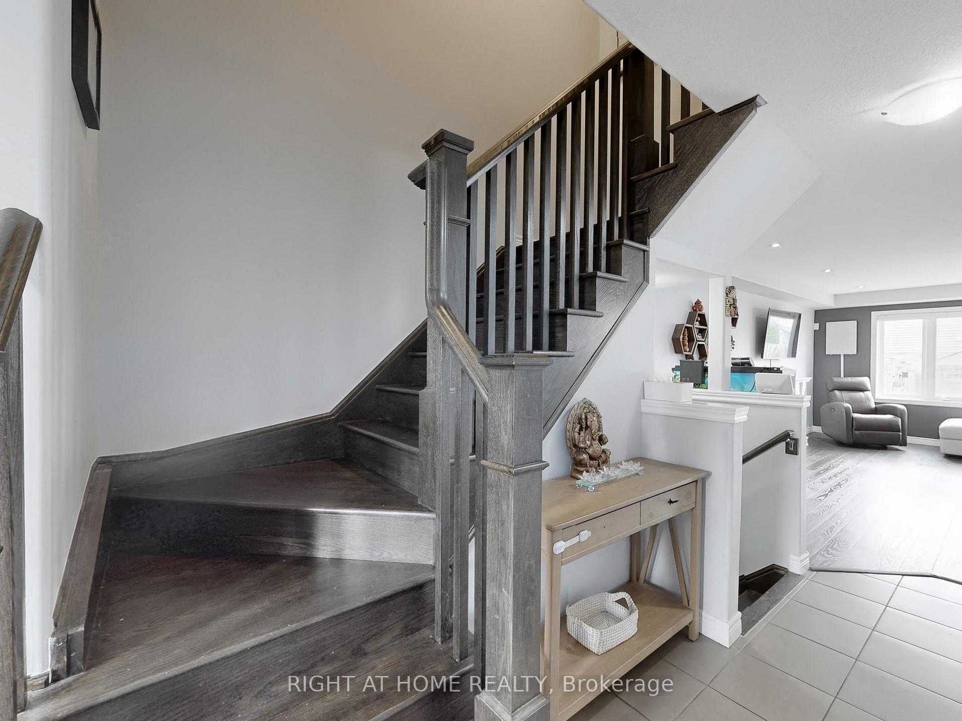 Photo 18 of 133 Westbank Trail, Hamilton, Stoney Creek — HOMEH