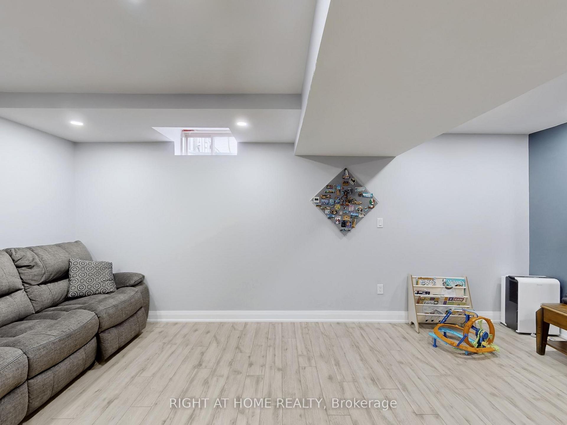 Photo 38 of 133 Westbank Trail, Hamilton, Stoney Creek — HOMEH