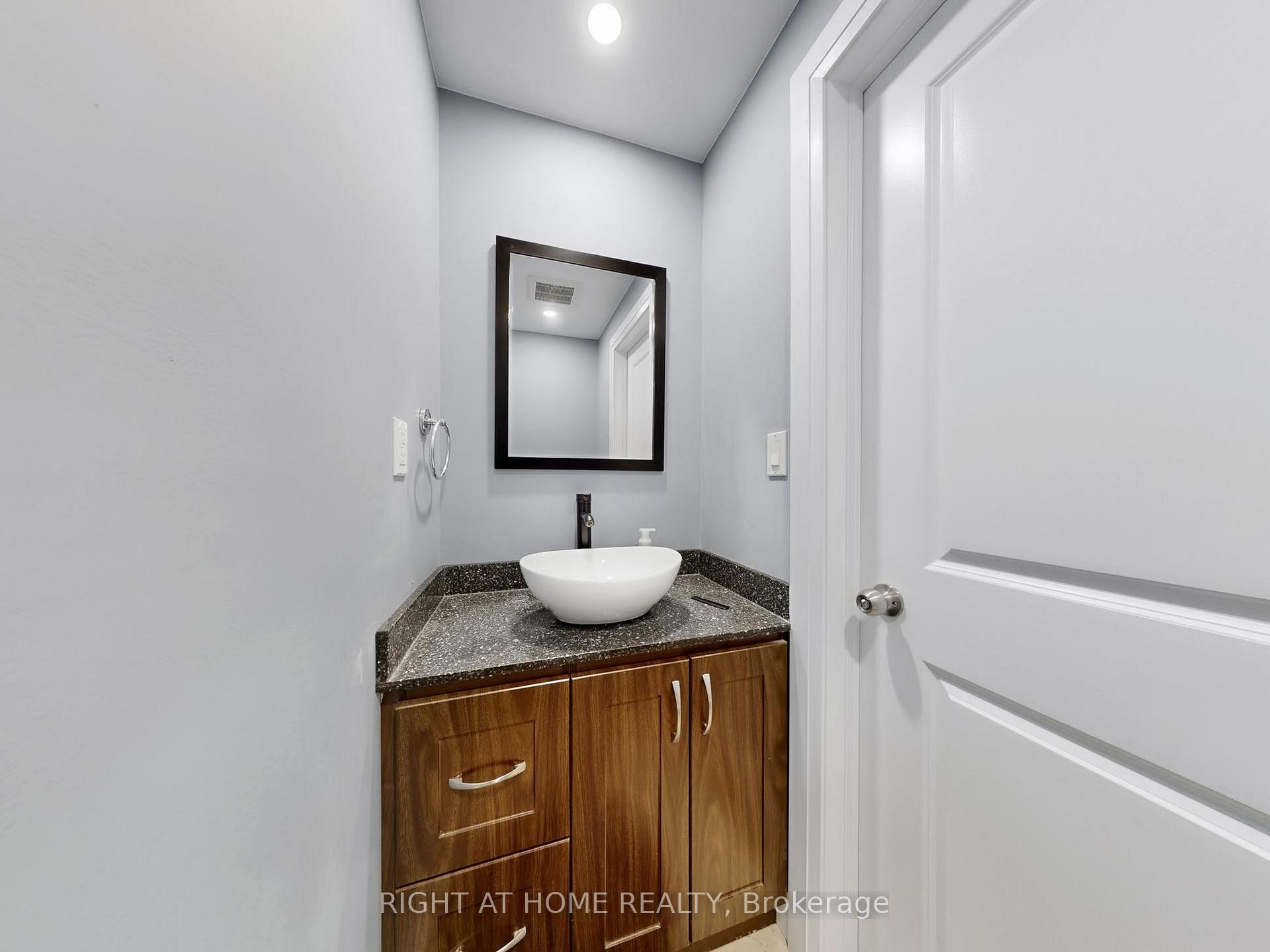 Photo 39 of 133 Westbank Trail, Hamilton, Stoney Creek — HOMEH