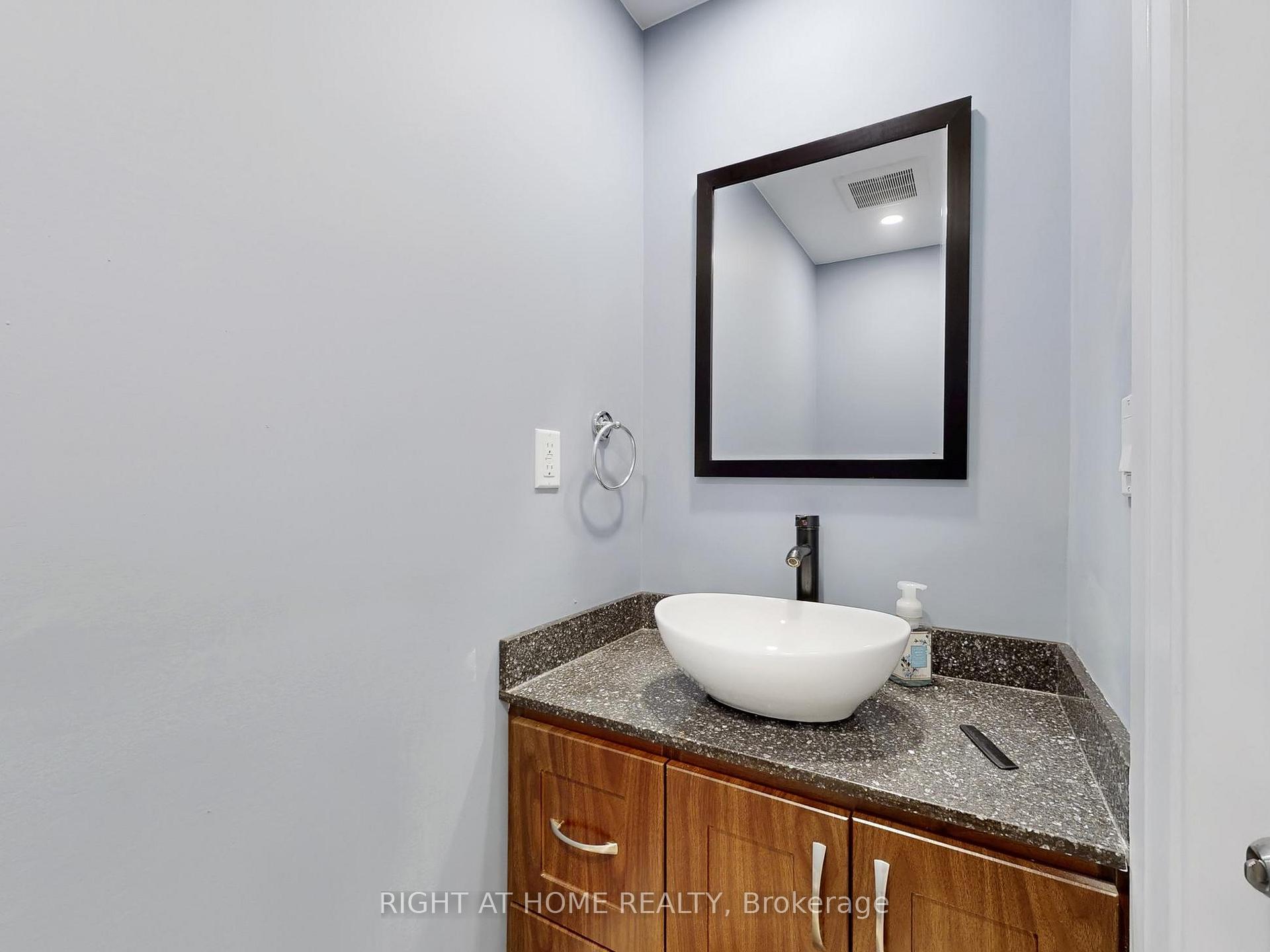 Photo 40 of 133 Westbank Trail, Hamilton, Stoney Creek — HOMEH