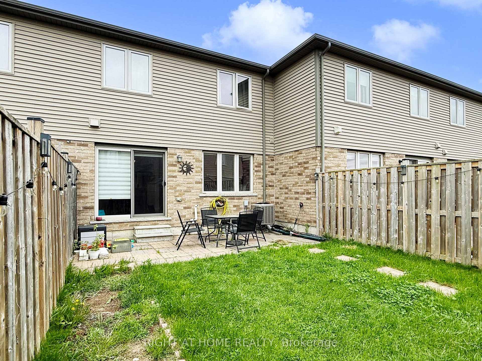 Photo 41 of 133 Westbank Trail, Hamilton, Stoney Creek — HOMEH