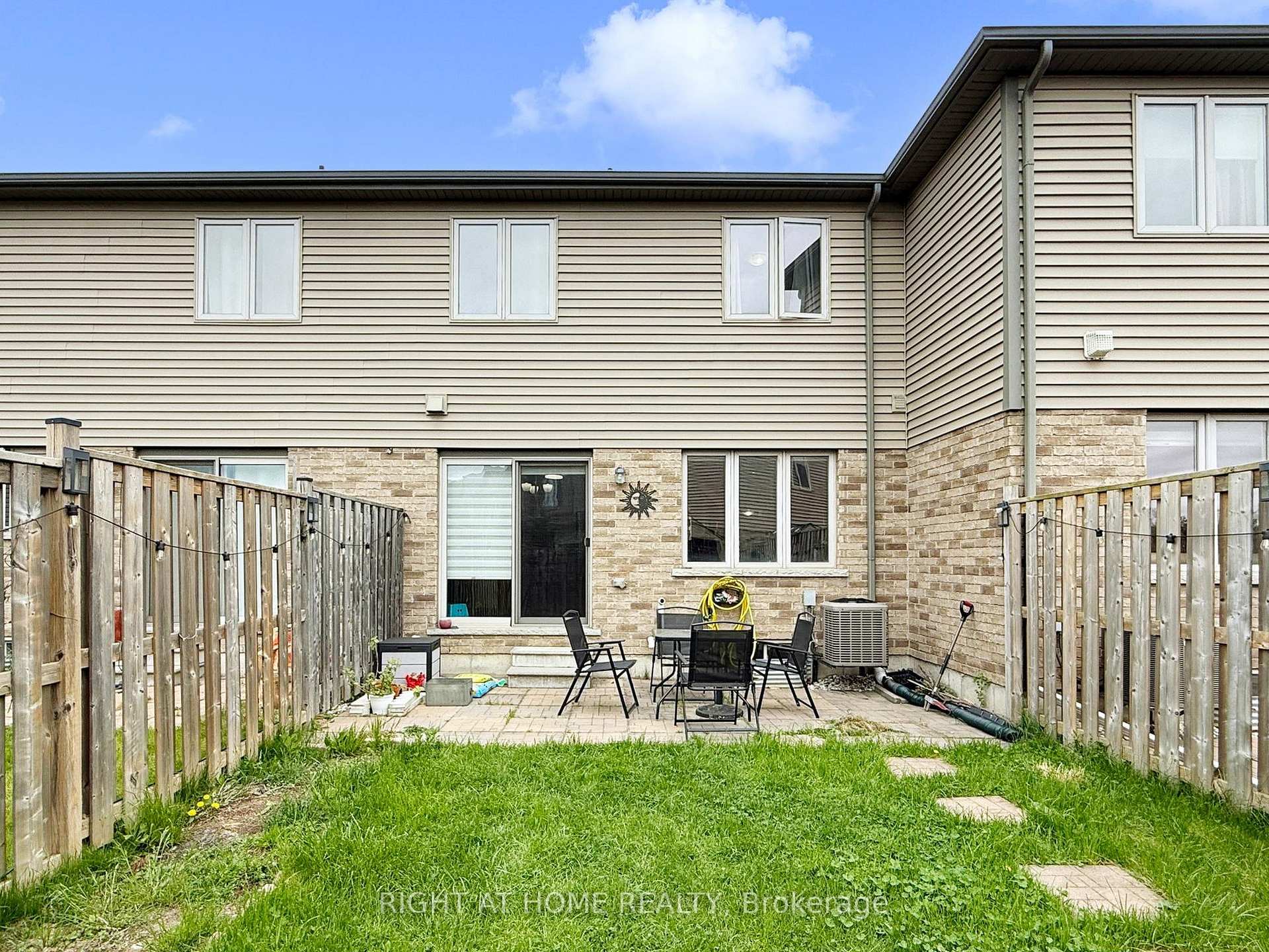 Photo 42 of 133 Westbank Trail, Hamilton, Stoney Creek — HOMEH