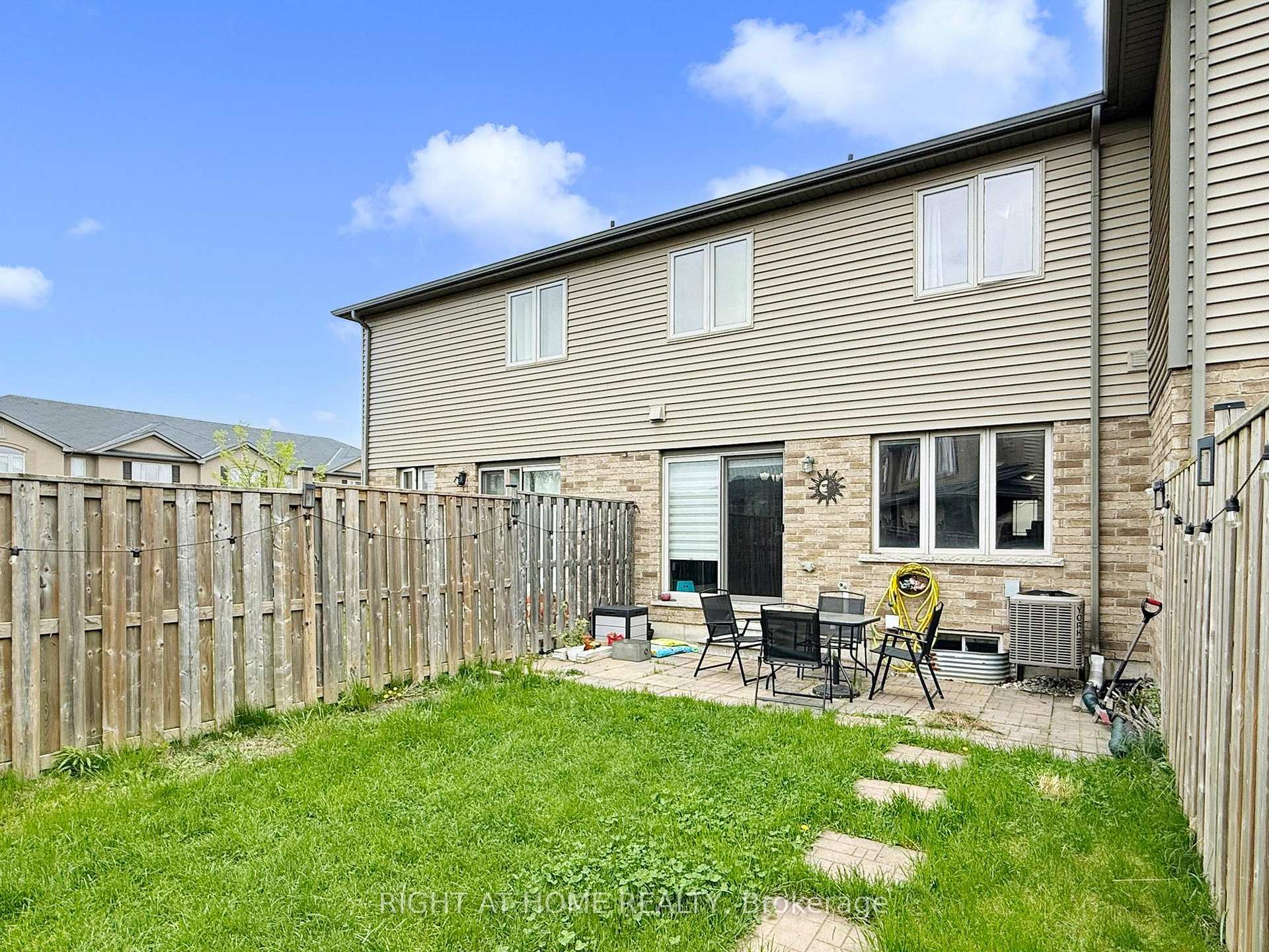Photo 43 of 133 Westbank Trail, Hamilton, Stoney Creek — HOMEH