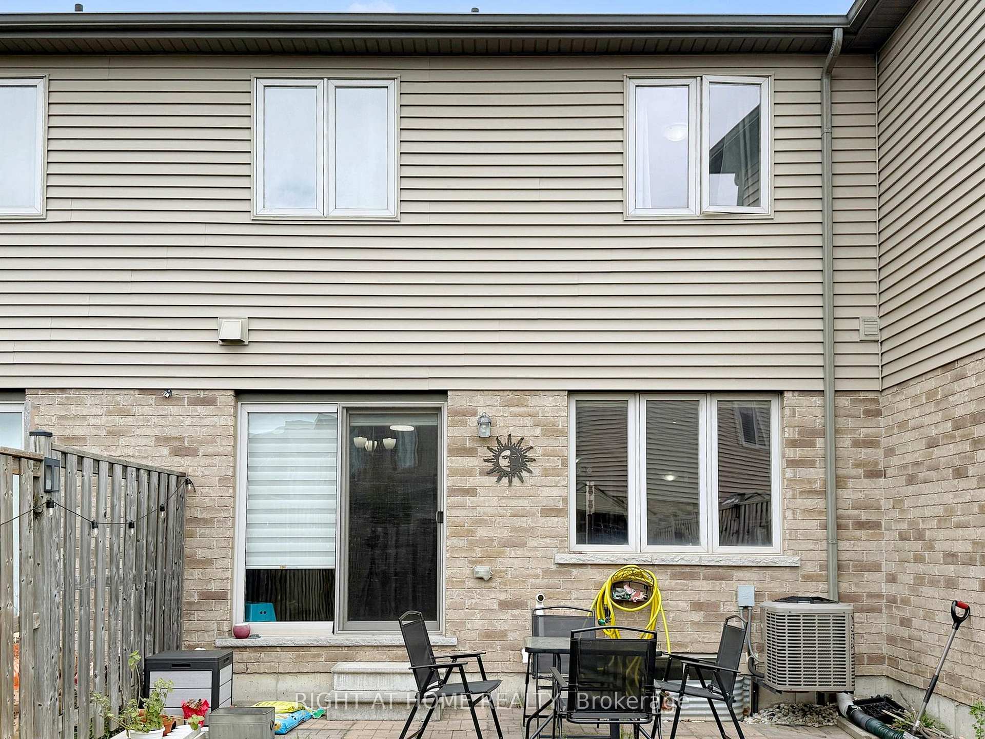 Photo 44 of 133 Westbank Trail, Hamilton, Stoney Creek — HOMEH