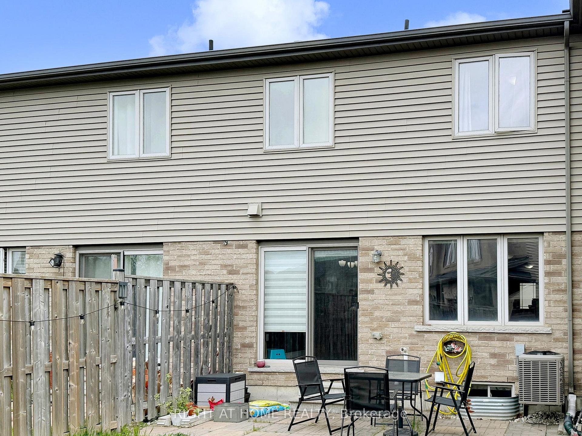 Photo 45 of 133 Westbank Trail, Hamilton, Stoney Creek — HOMEH