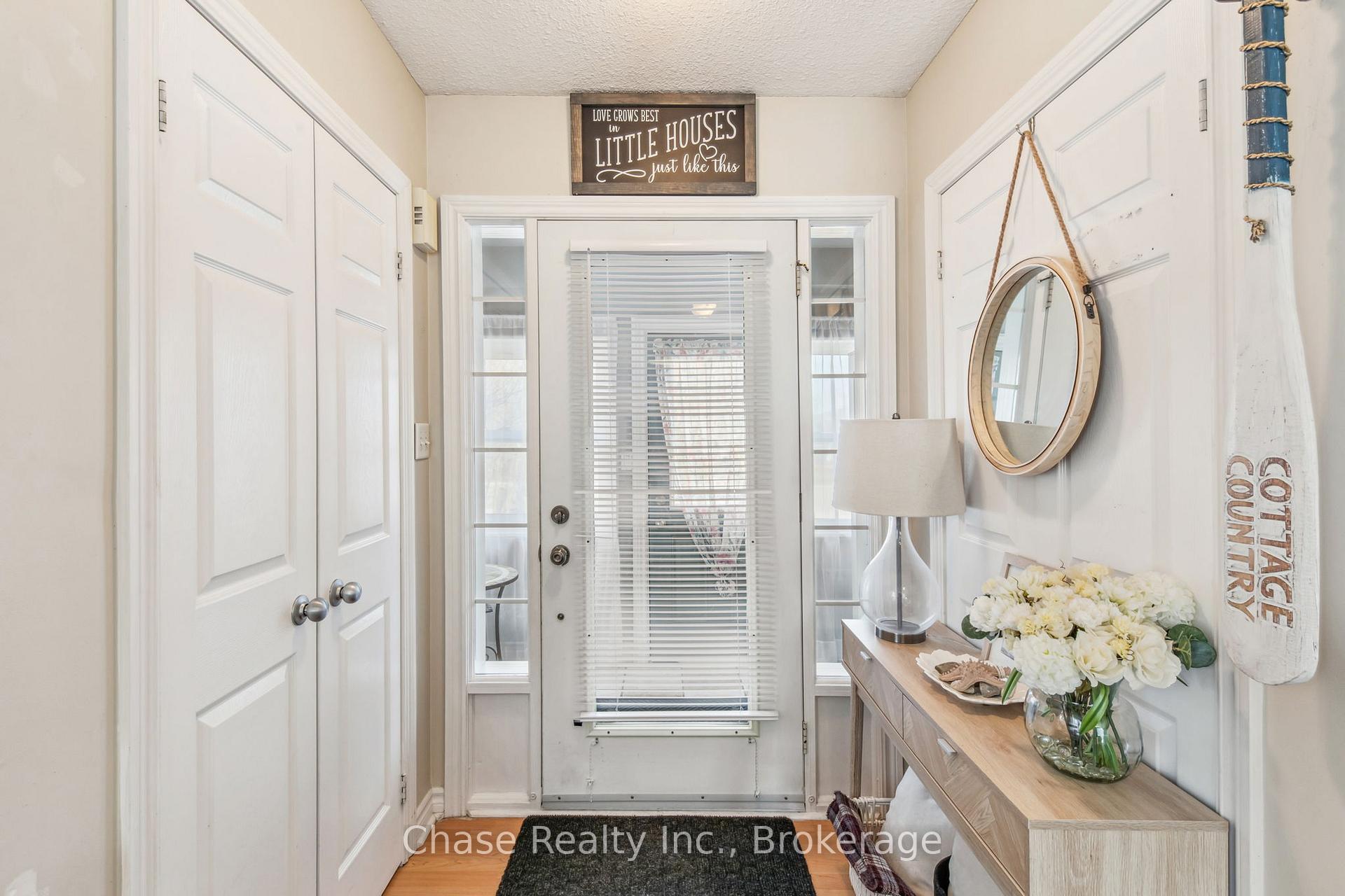 Photo 3 of 239 Yonge Street, Midland — HOMEH