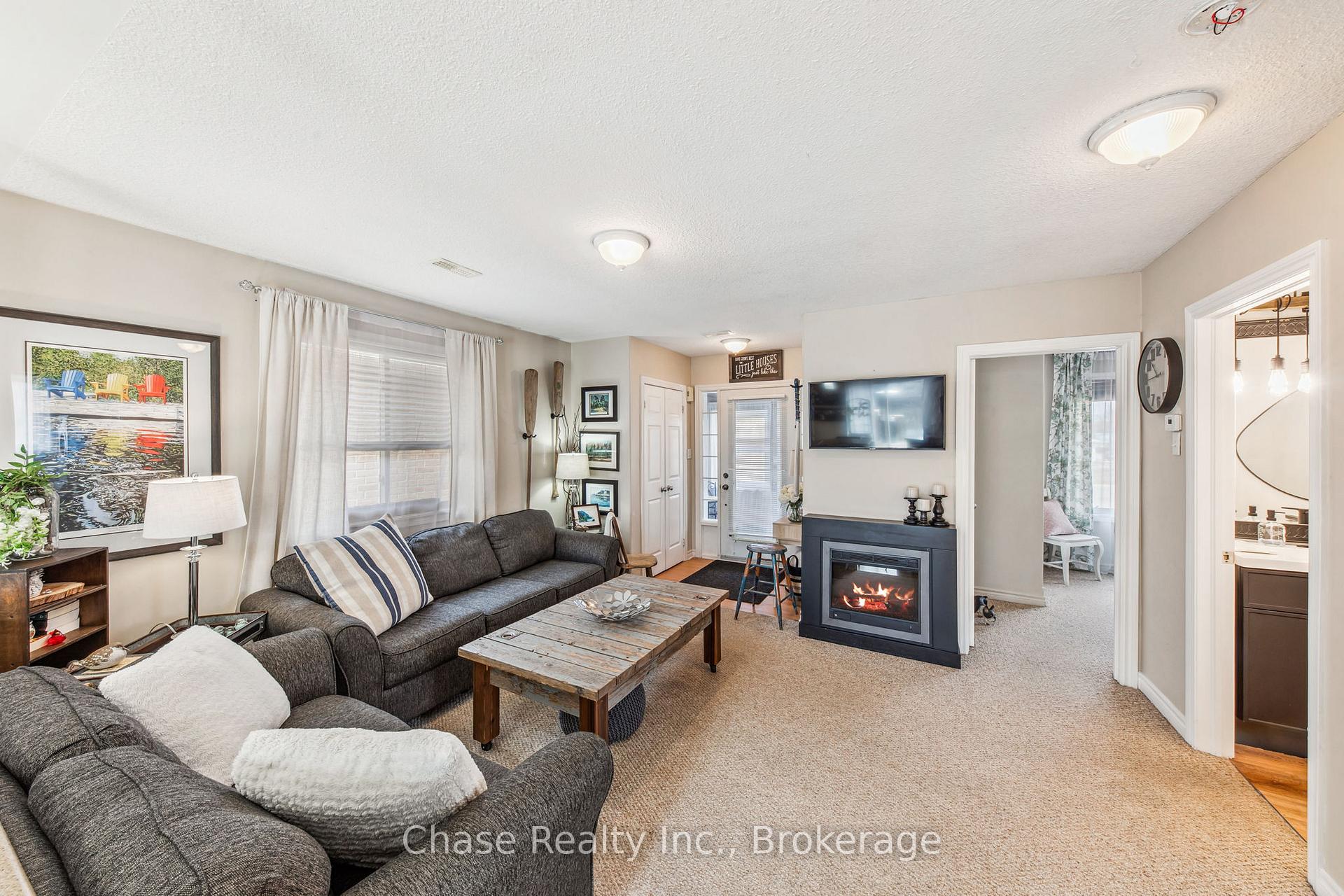 Photo 6 of 239 Yonge Street, Midland — HOMEH