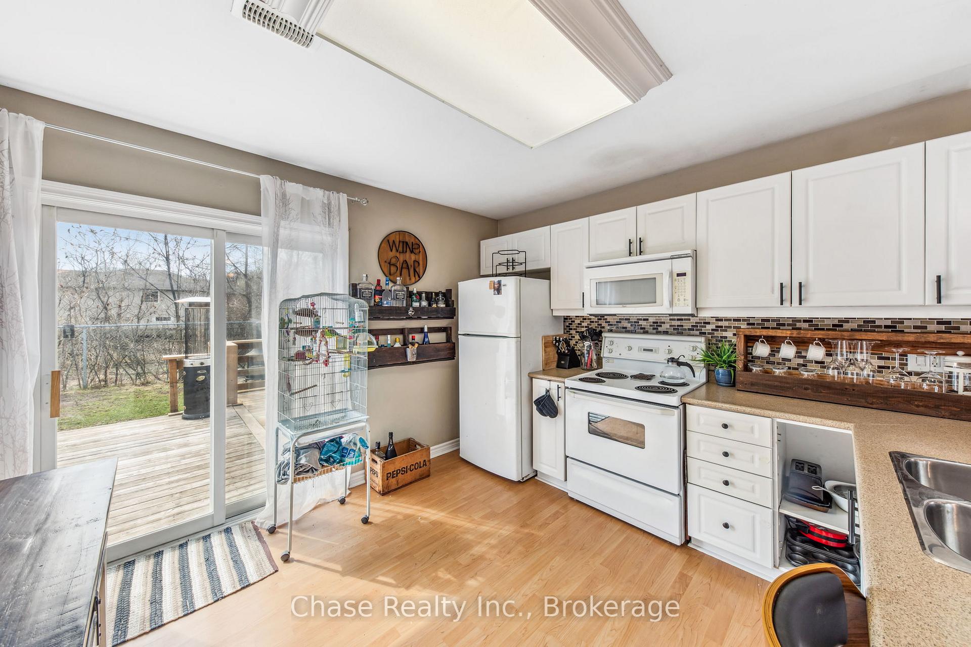 Photo 7 of 239 Yonge Street, Midland — HOMEH