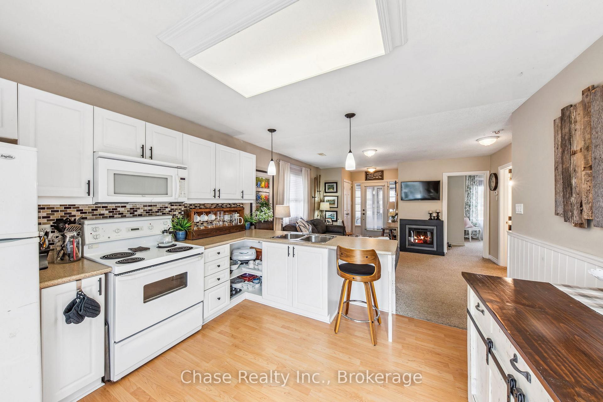 Photo 8 of 239 Yonge Street, Midland — HOMEH
