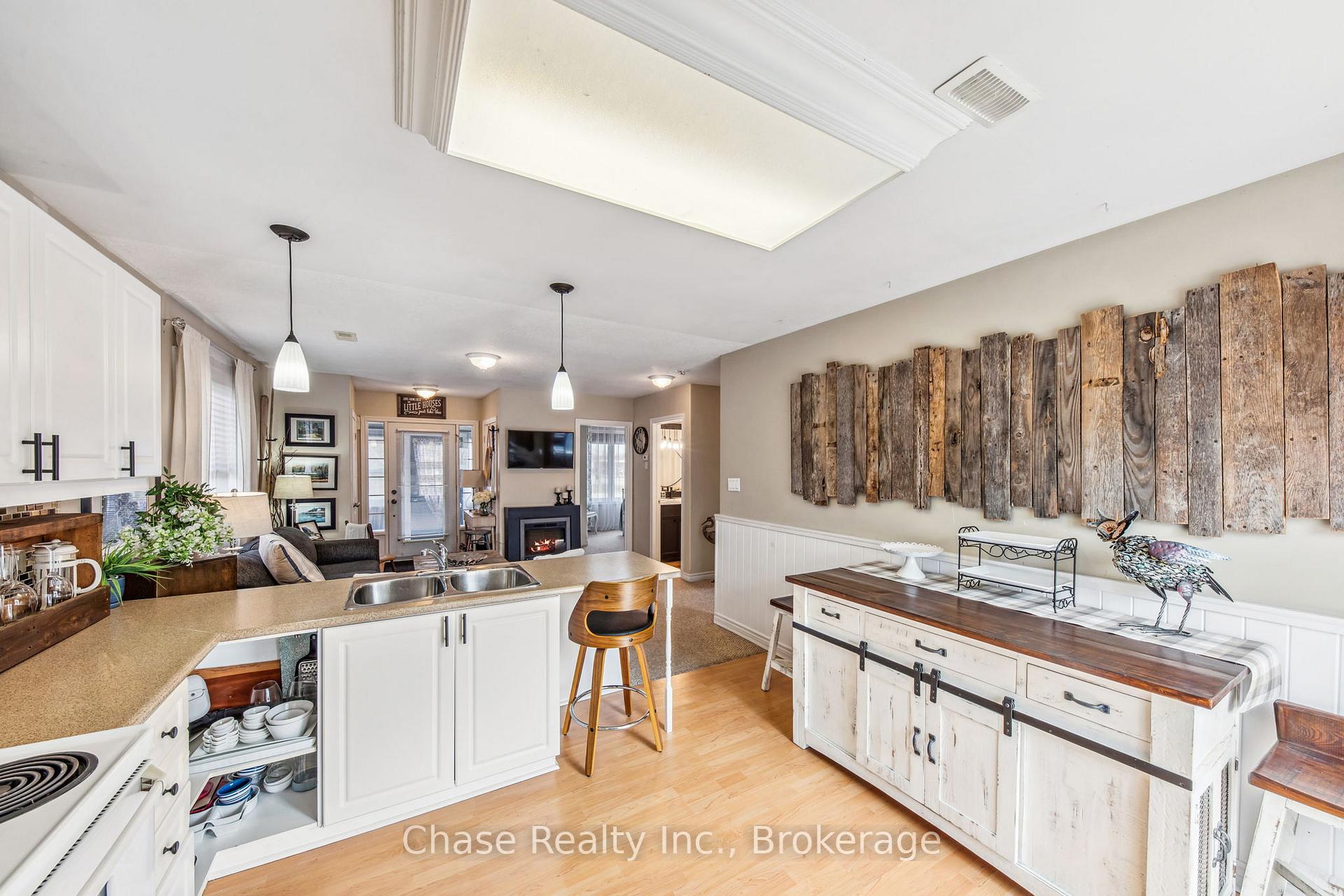 Photo 9 of 239 Yonge Street, Midland — HOMEH