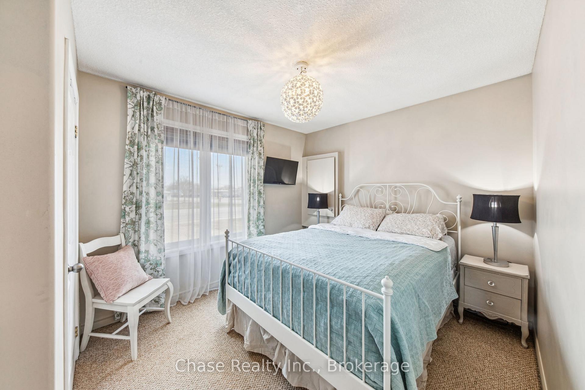 Photo 10 of 239 Yonge Street, Midland — HOMEH