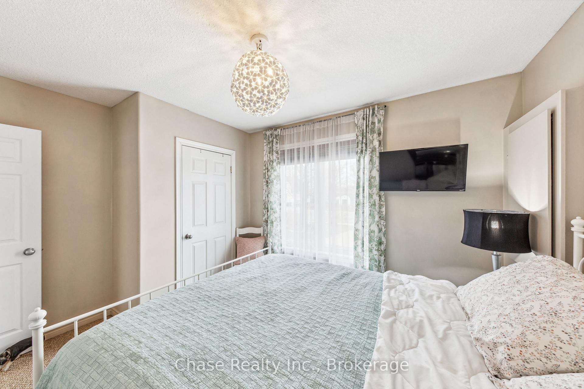 Photo 11 of 239 Yonge Street, Midland — HOMEH