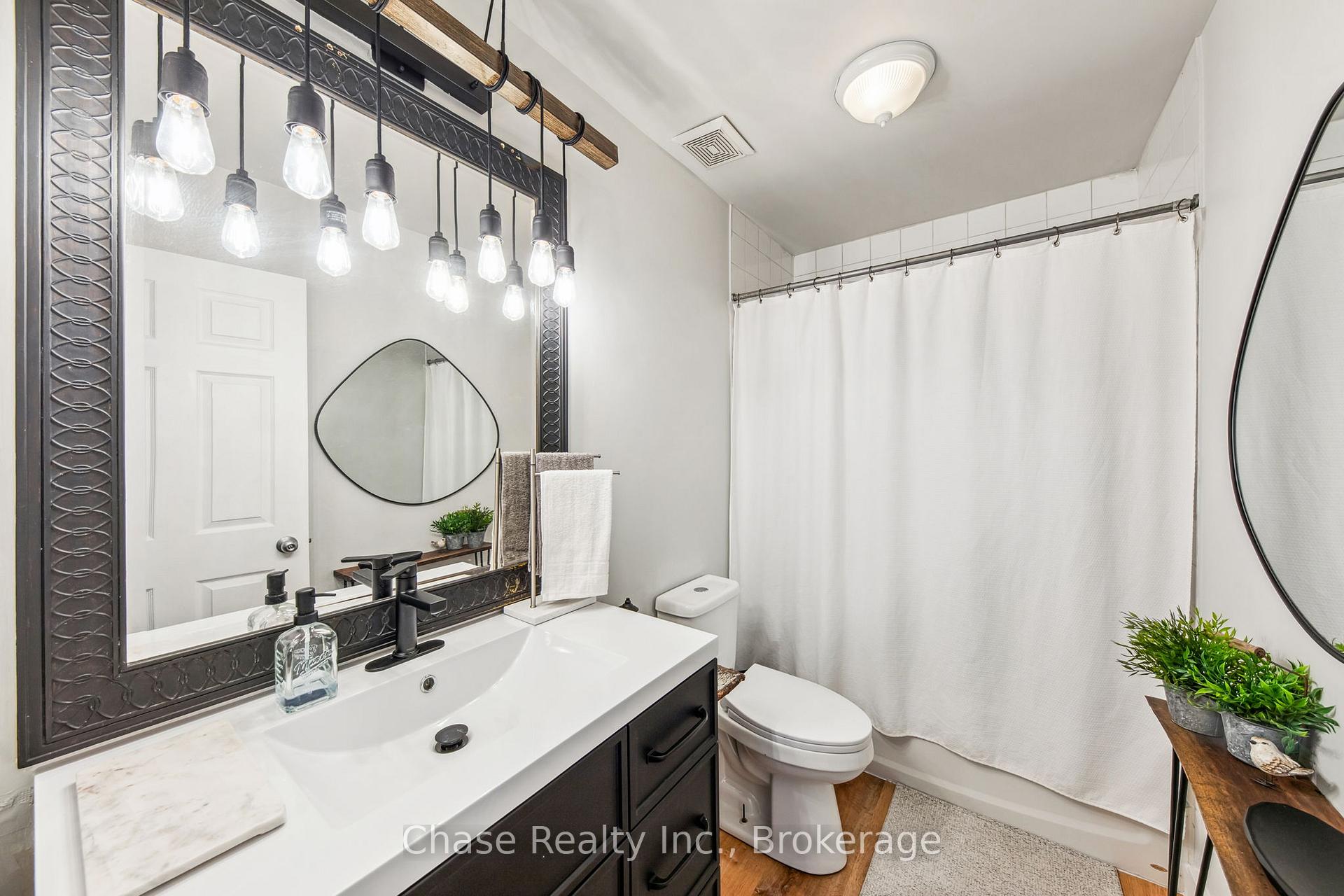 Photo 12 of 239 Yonge Street, Midland — HOMEH