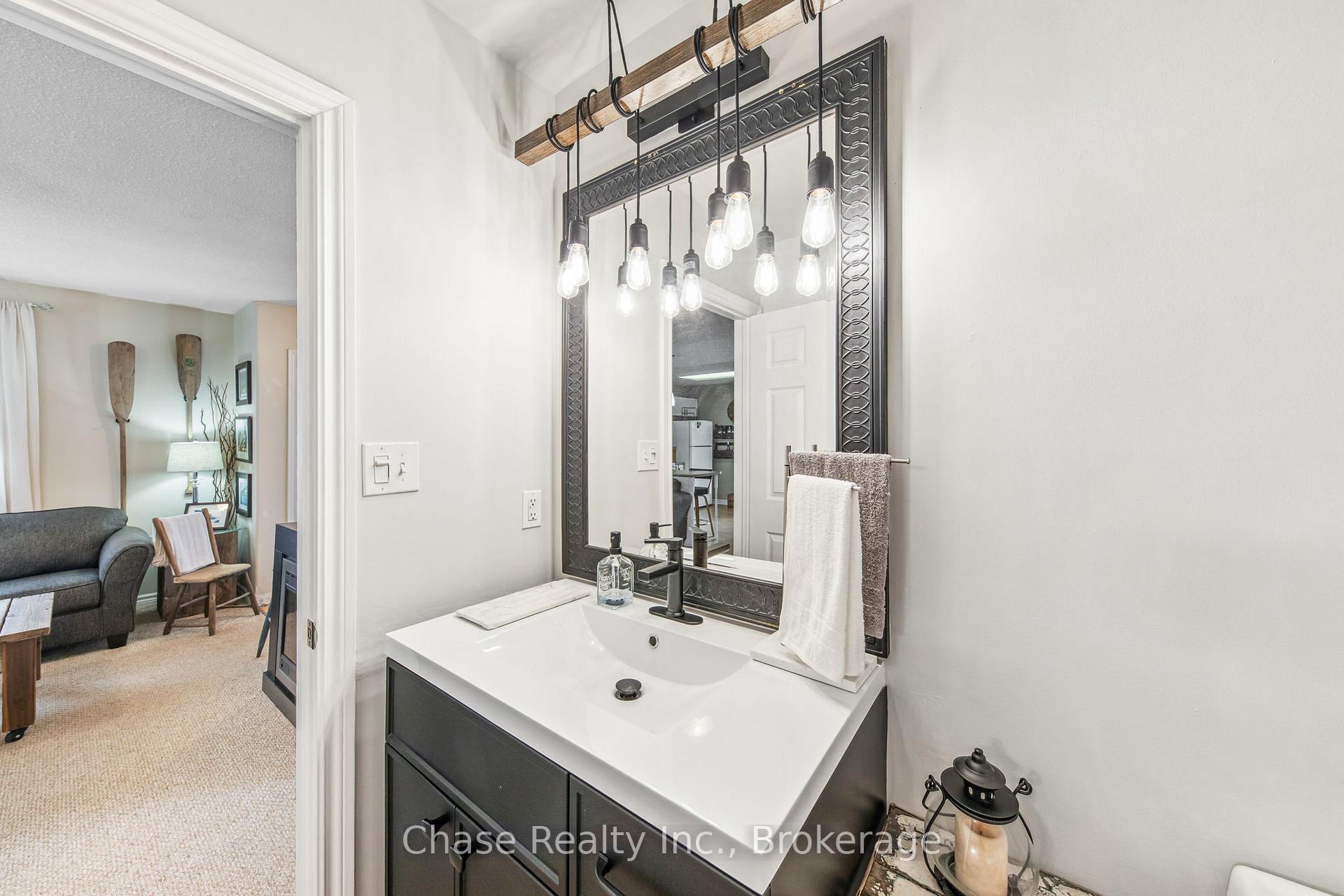 Photo 13 of 239 Yonge Street, Midland — HOMEH