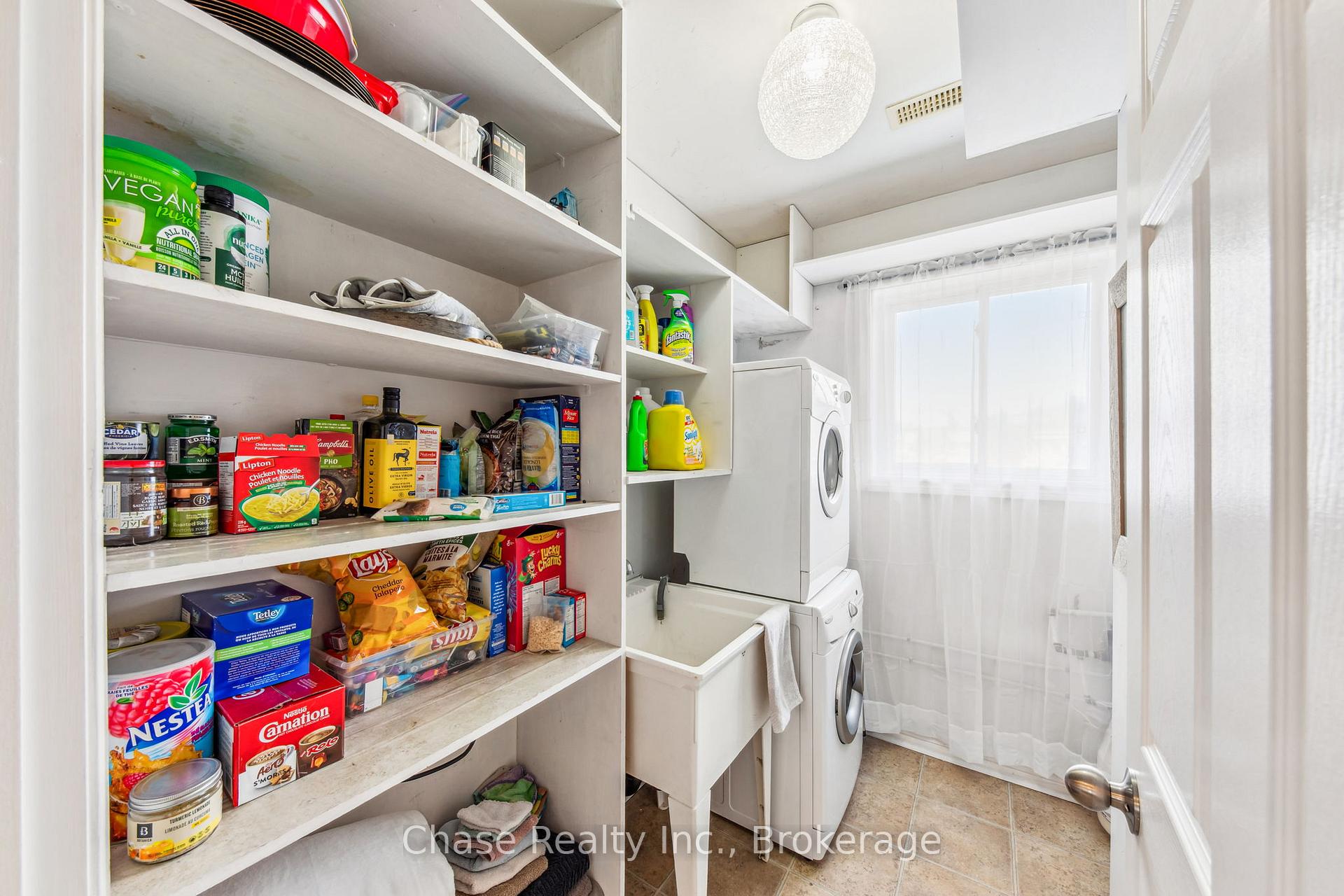 Photo 16 of 239 Yonge Street, Midland — HOMEH