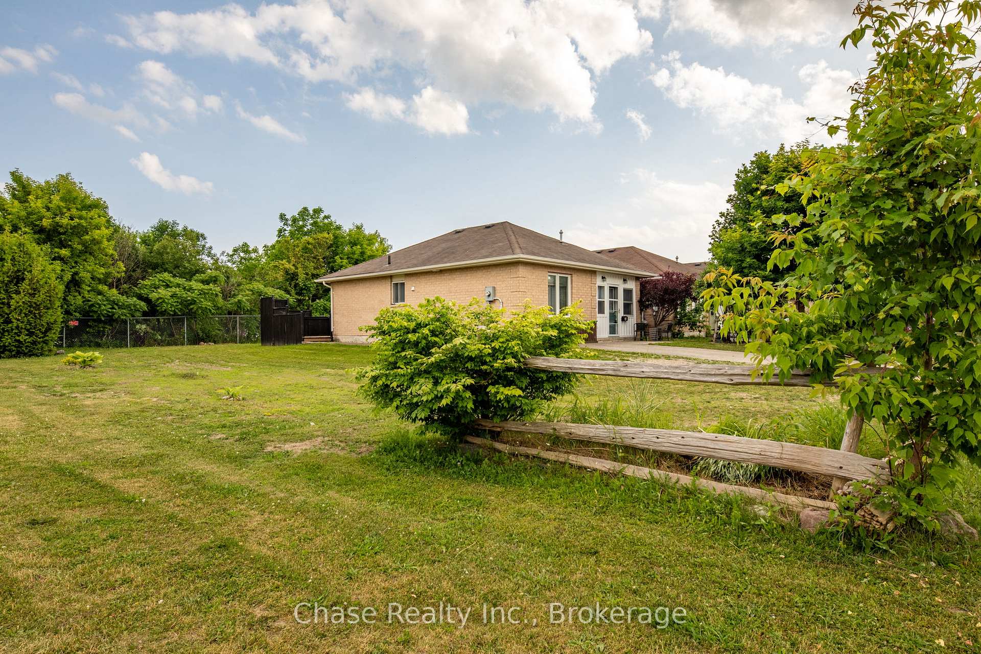Photo 21 of 239 Yonge Street, Midland — HOMEH