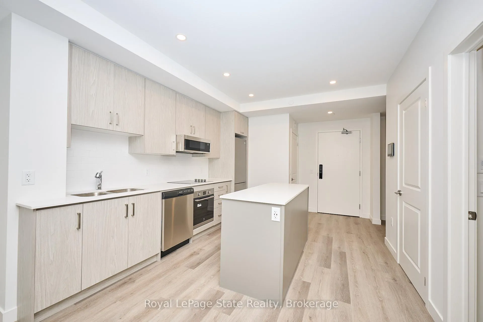 Photo 3 of Unit 210, 461 Green Road, Hamilton, Lakeshore — HOMEH
