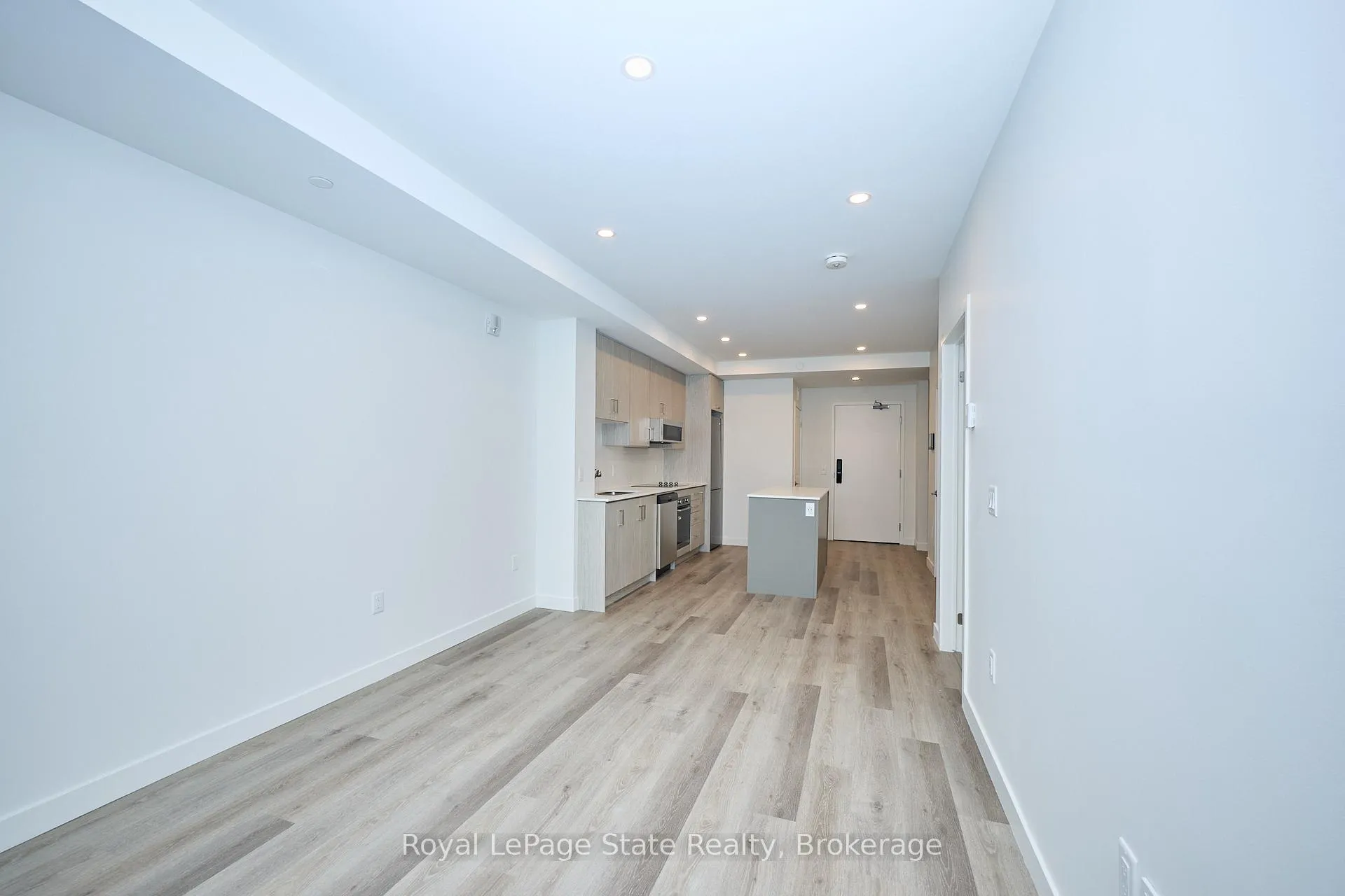 Photo 5 of Unit 210, 461 Green Road, Hamilton, Lakeshore — HOMEH