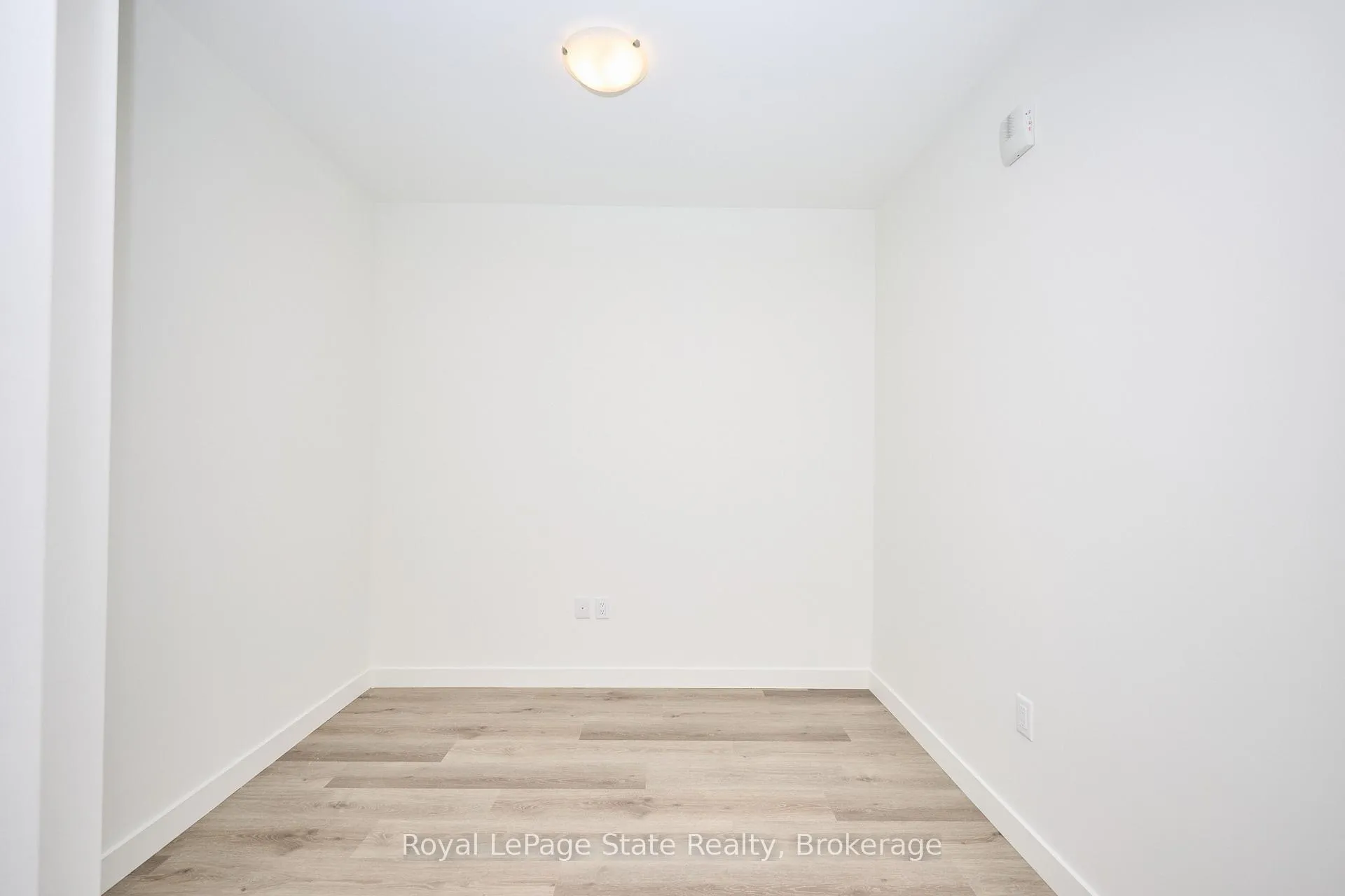 Photo 11 of Unit 210, 461 Green Road, Hamilton, Lakeshore — HOMEH