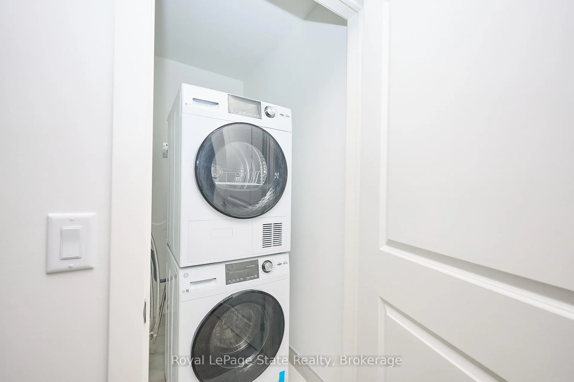 Photo 12 of Unit 210, 461 Green Road, Hamilton, Lakeshore — HOMEH