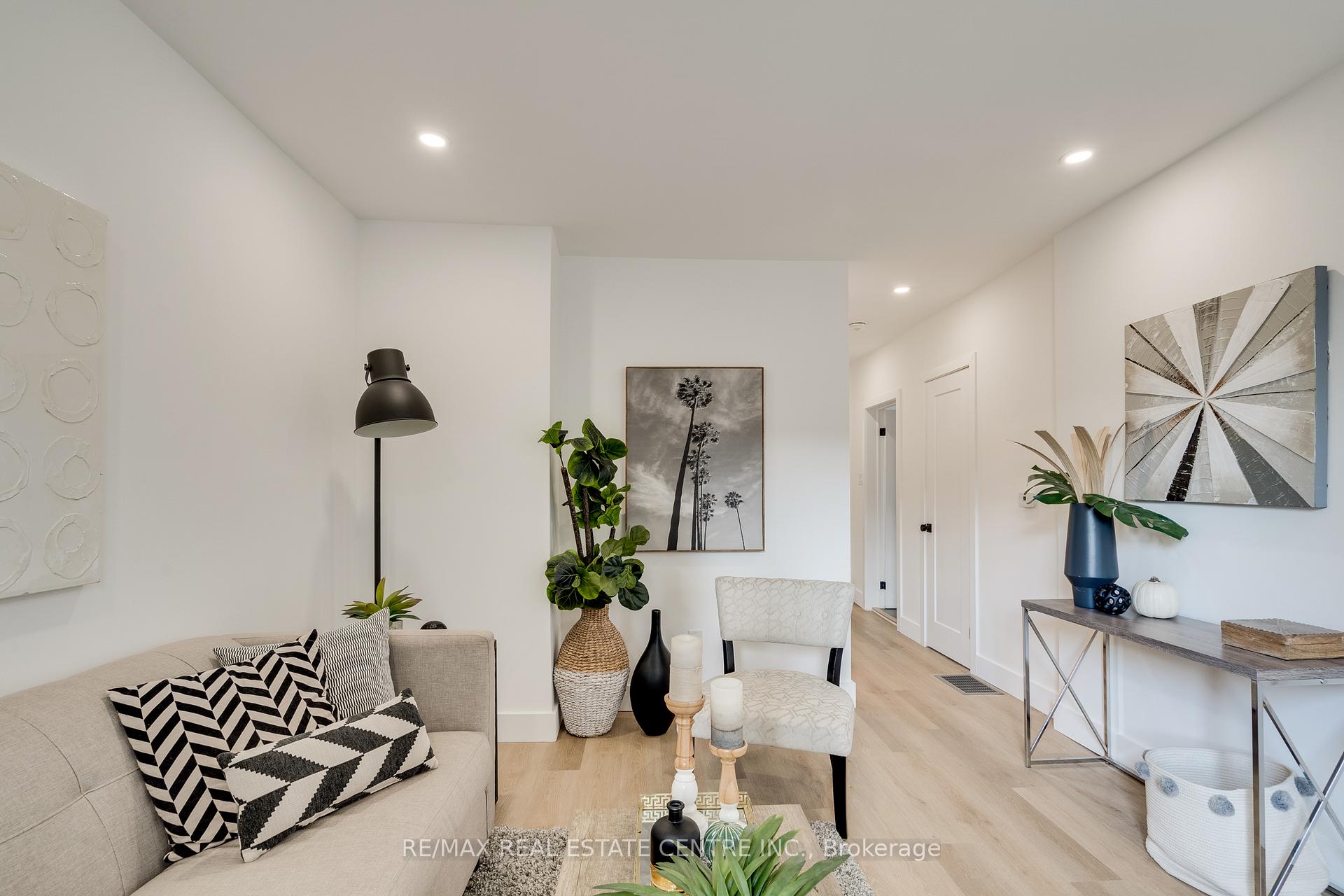 Photo 2 of 72 Tom Street, Hamilton, Strathcona — HOMEH