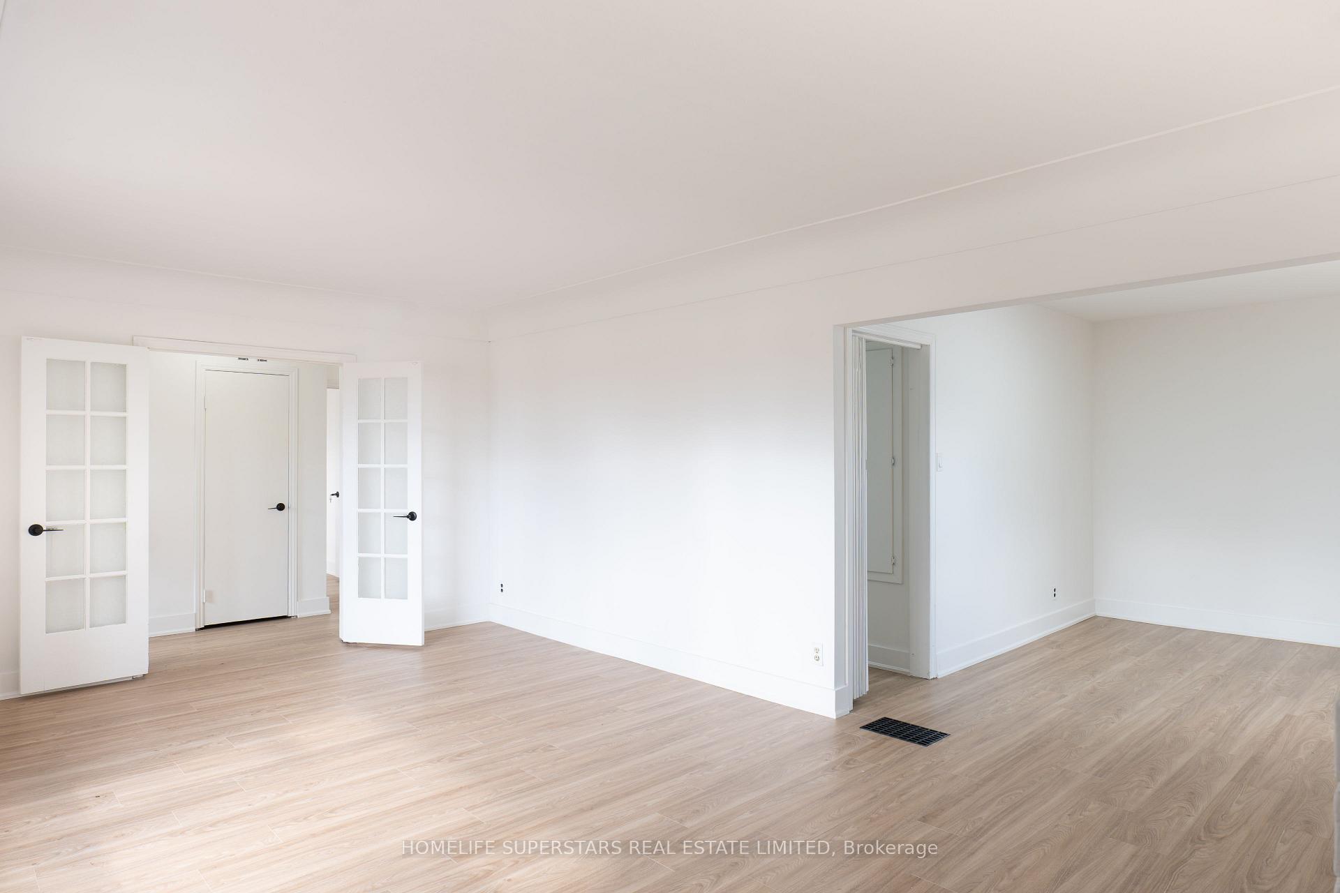 Photo 4 of 324 Stirling Avenue N, Kitchener — HOMEH