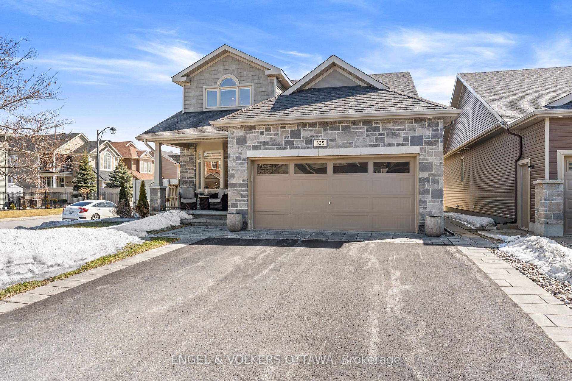 Photo 2 of 325 Bobolink Ridge, Ottawa, Kanata - Emerald Meadows/Trailwest — HOMEH