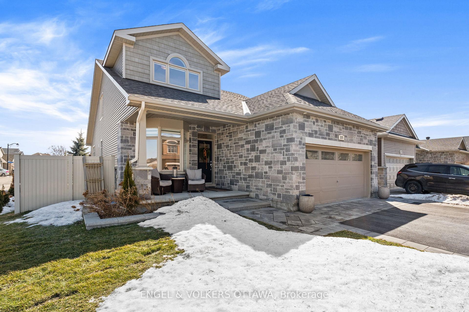 Photo 3 of 325 Bobolink Ridge, Ottawa, Kanata - Emerald Meadows/Trailwest — HOMEH