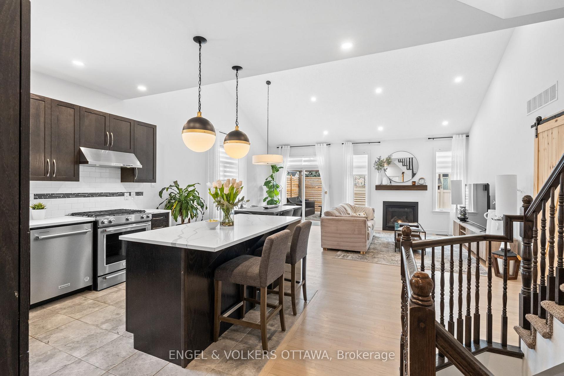 Photo 6 of 325 Bobolink Ridge, Ottawa, Kanata - Emerald Meadows/Trailwest — HOMEH