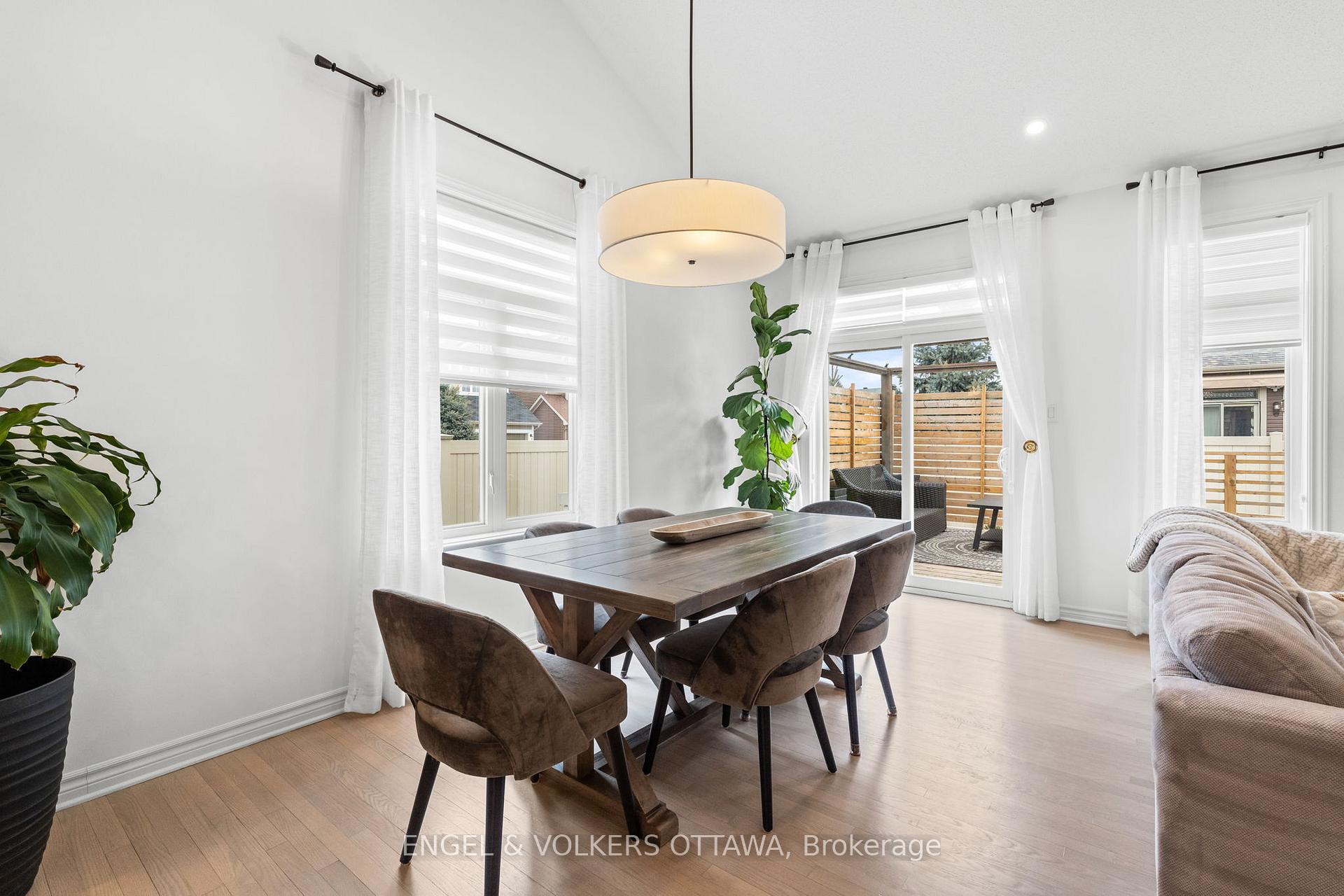Photo 17 of 325 Bobolink Ridge, Ottawa, Kanata - Emerald Meadows/Trailwest — HOMEH