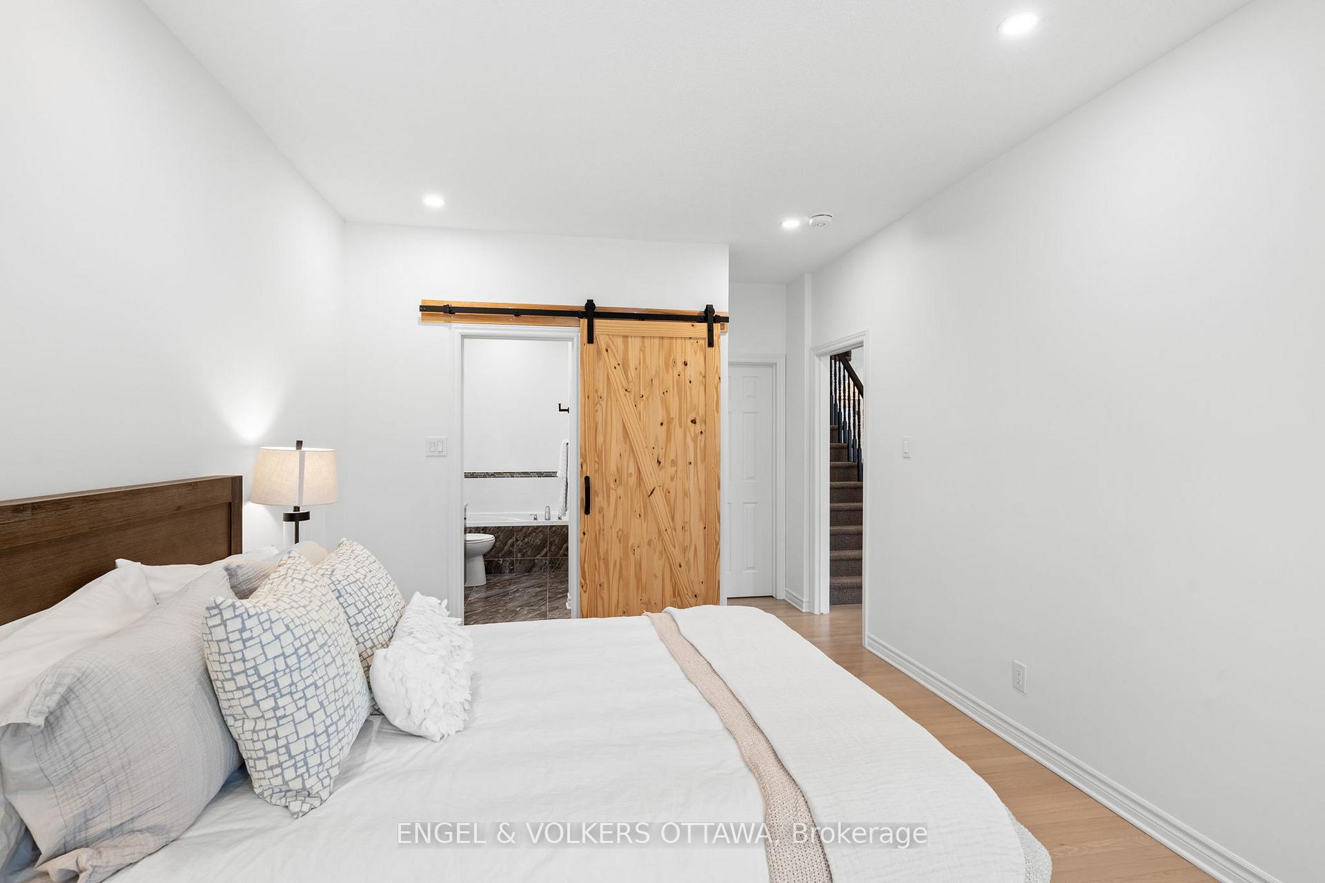 Photo 20 of 325 Bobolink Ridge, Ottawa, Kanata - Emerald Meadows/Trailwest — HOMEH