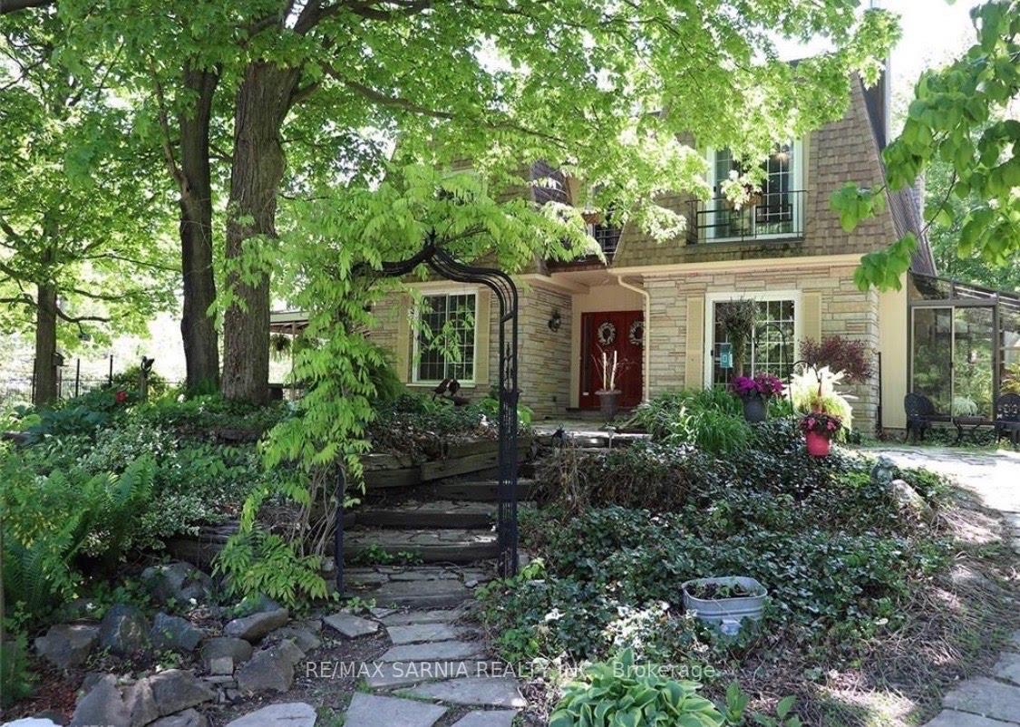 Photo 4 of 9556 Charlton Drive, Middlesex Centre, Rural Middlesex Centre — HOMEH