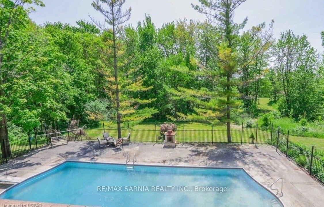 Photo 9 of 9556 Charlton Drive, Middlesex Centre, Rural Middlesex Centre — HOMEH