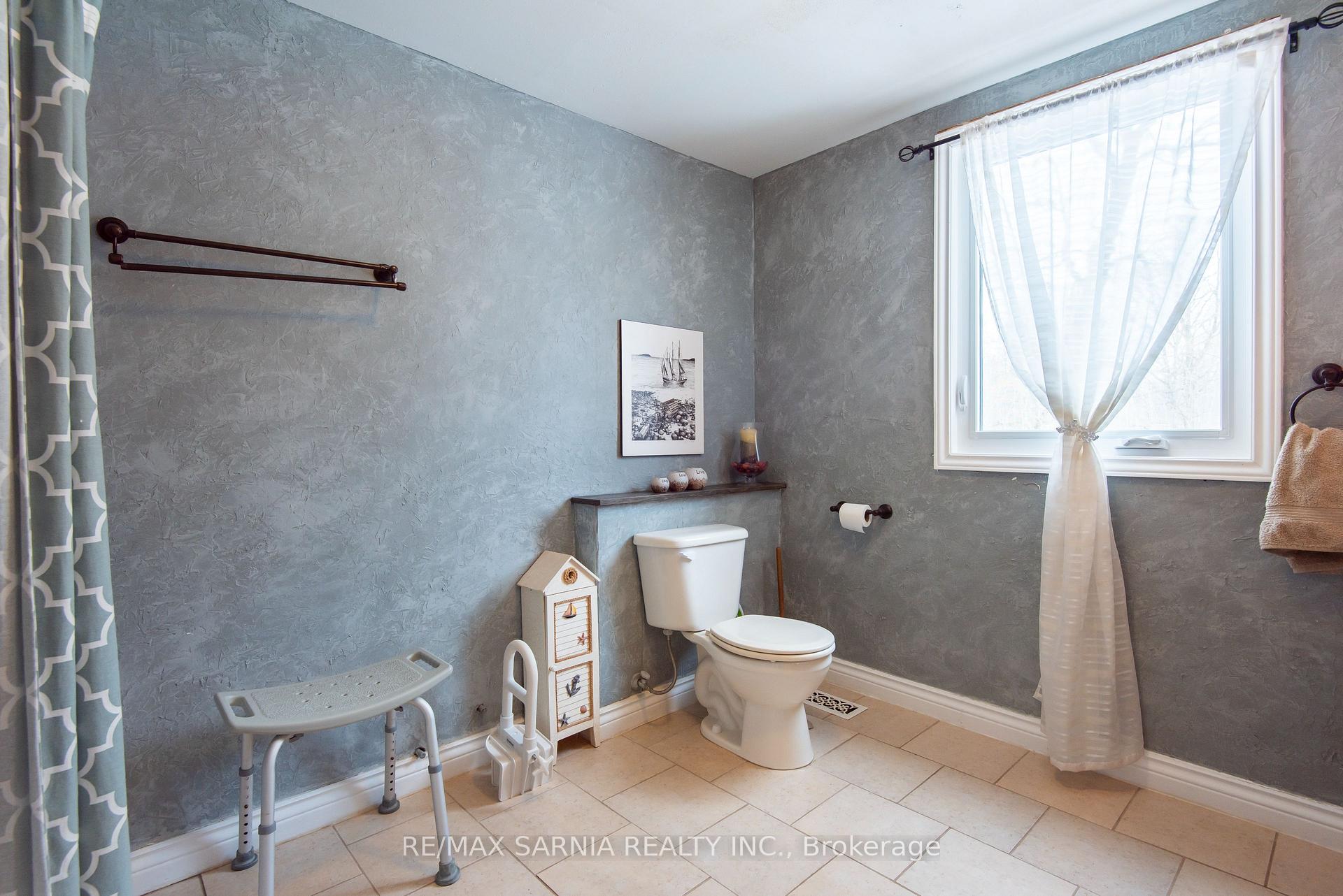 Photo 42 of 9556 Charlton Drive, Middlesex Centre, Rural Middlesex Centre — HOMEH