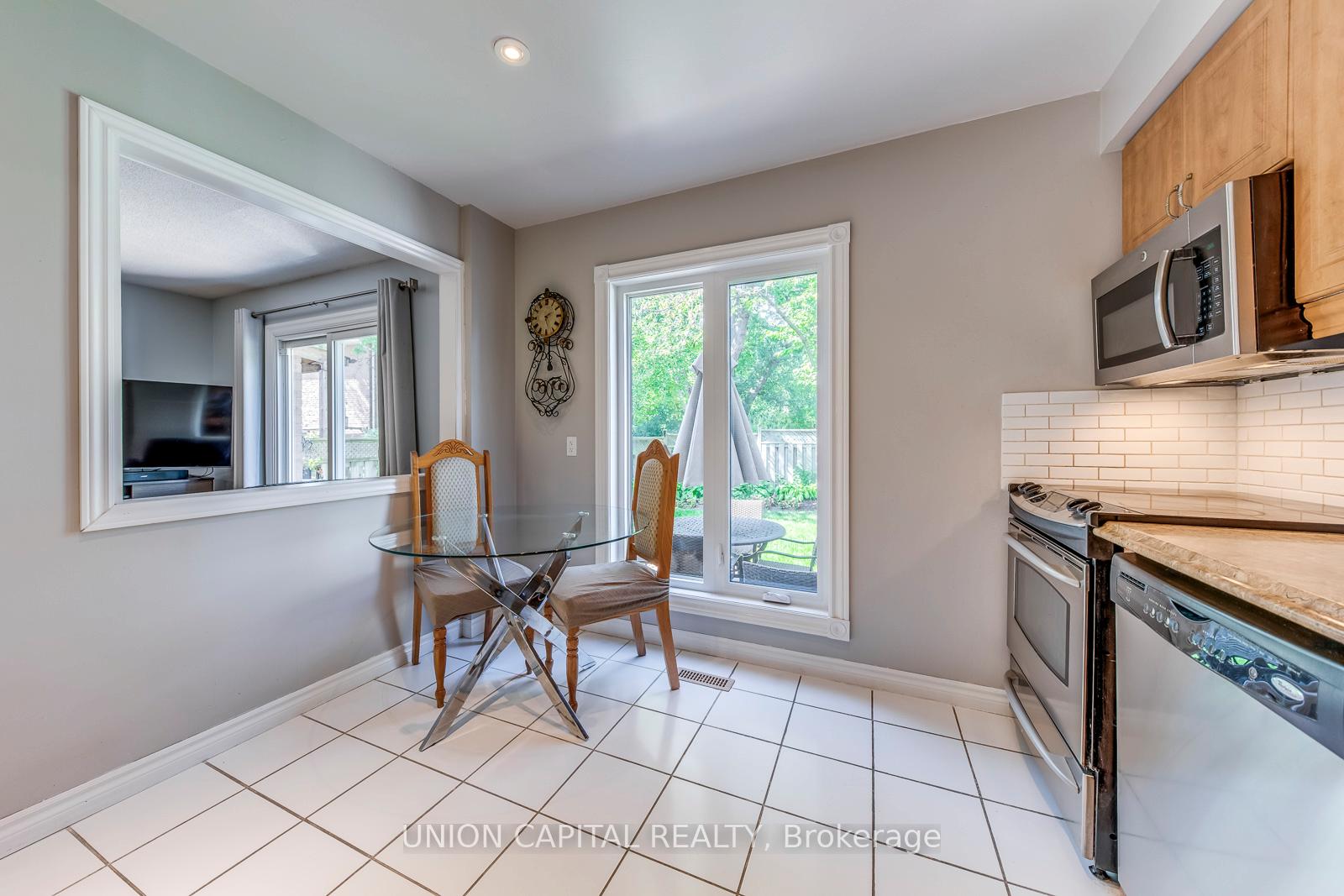 Photo 12 of 24 Vanessa Road, Markham, Markville — HOMEH
