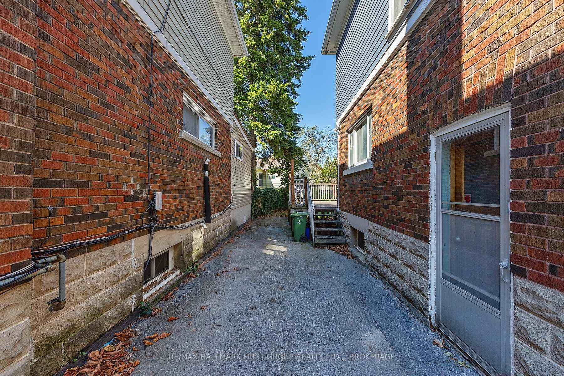 Photo 3 of 516 Victoria Street, Kingston, Central City East — HOMEH