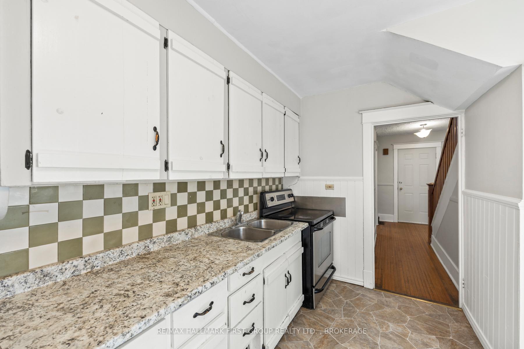 Photo 12 of 516 Victoria Street, Kingston, Central City East — HOMEH
