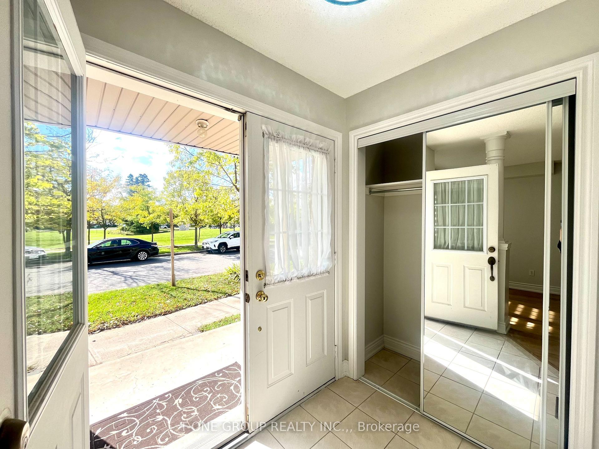 Photo 2 of 28 Ian Baron Avenue, Markham, Village Green-South Unionville — HOMEH