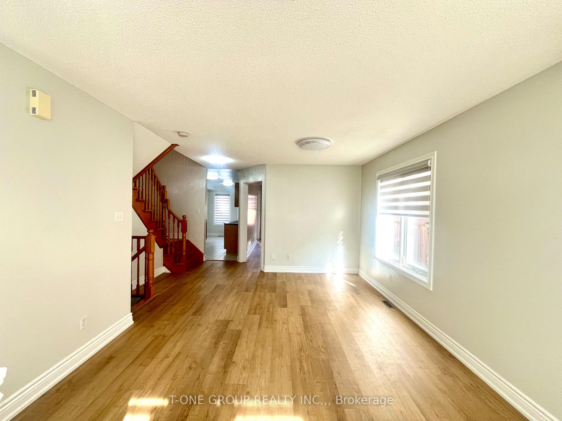 Photo 4 of 28 Ian Baron Avenue, Markham, Village Green-South Unionville — HOMEH