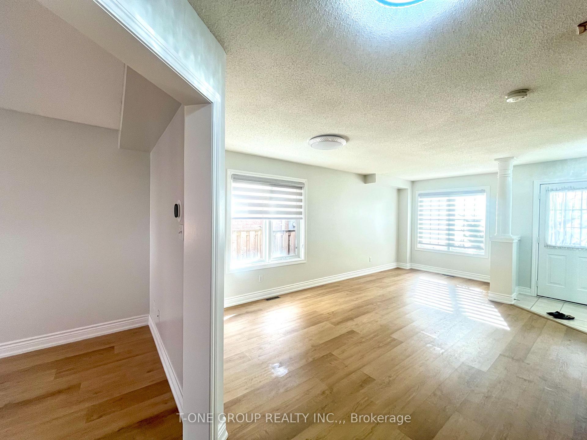 Photo 5 of 28 Ian Baron Avenue, Markham, Village Green-South Unionville — HOMEH