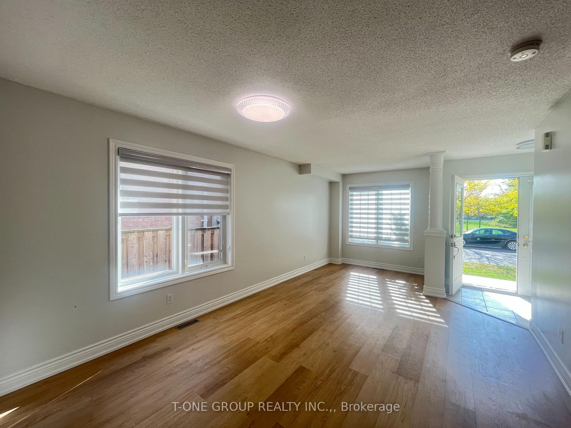 Photo 6 of 28 Ian Baron Avenue, Markham, Village Green-South Unionville — HOMEH