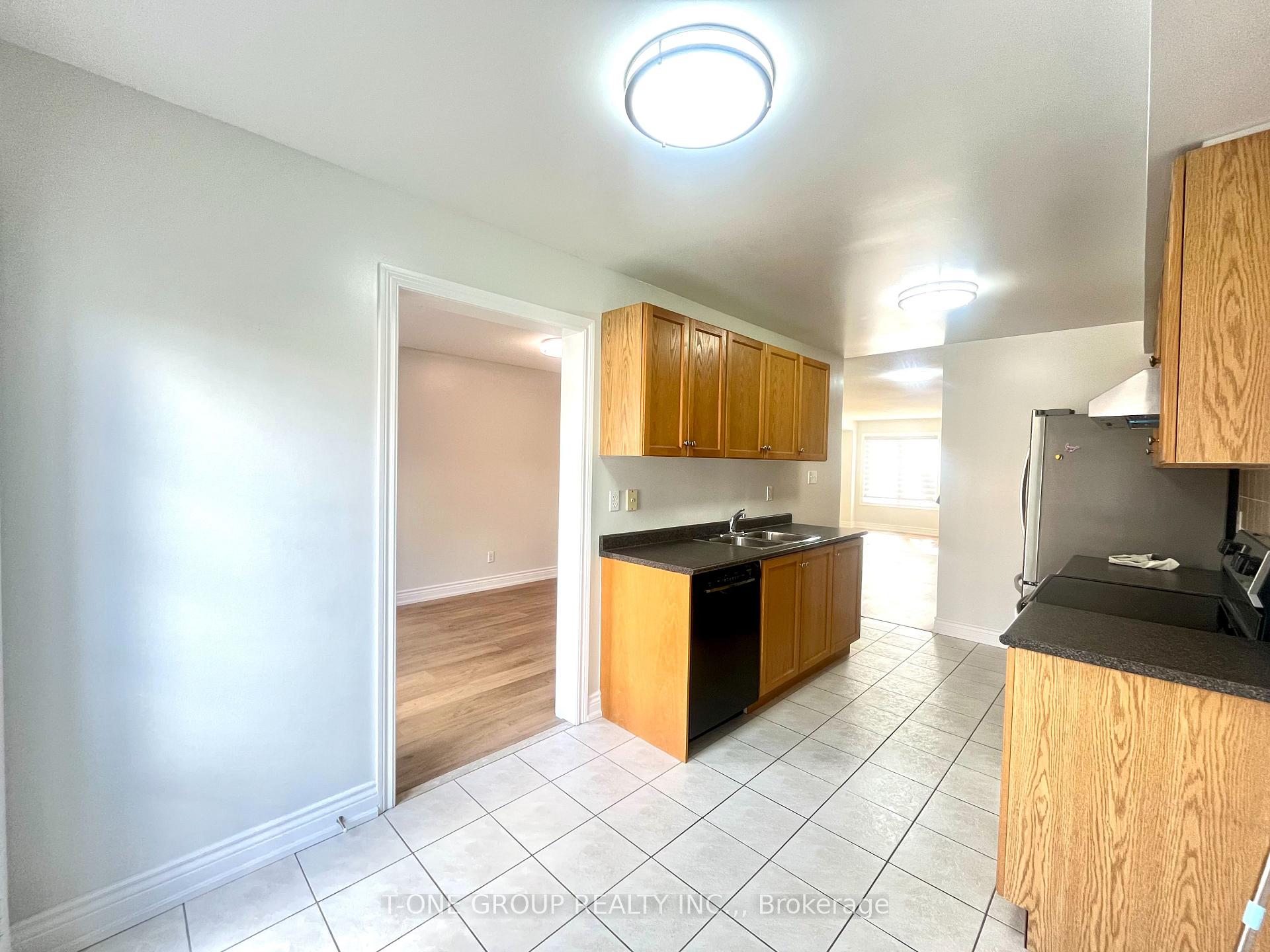Photo 9 of 28 Ian Baron Avenue, Markham, Village Green-South Unionville — HOMEH